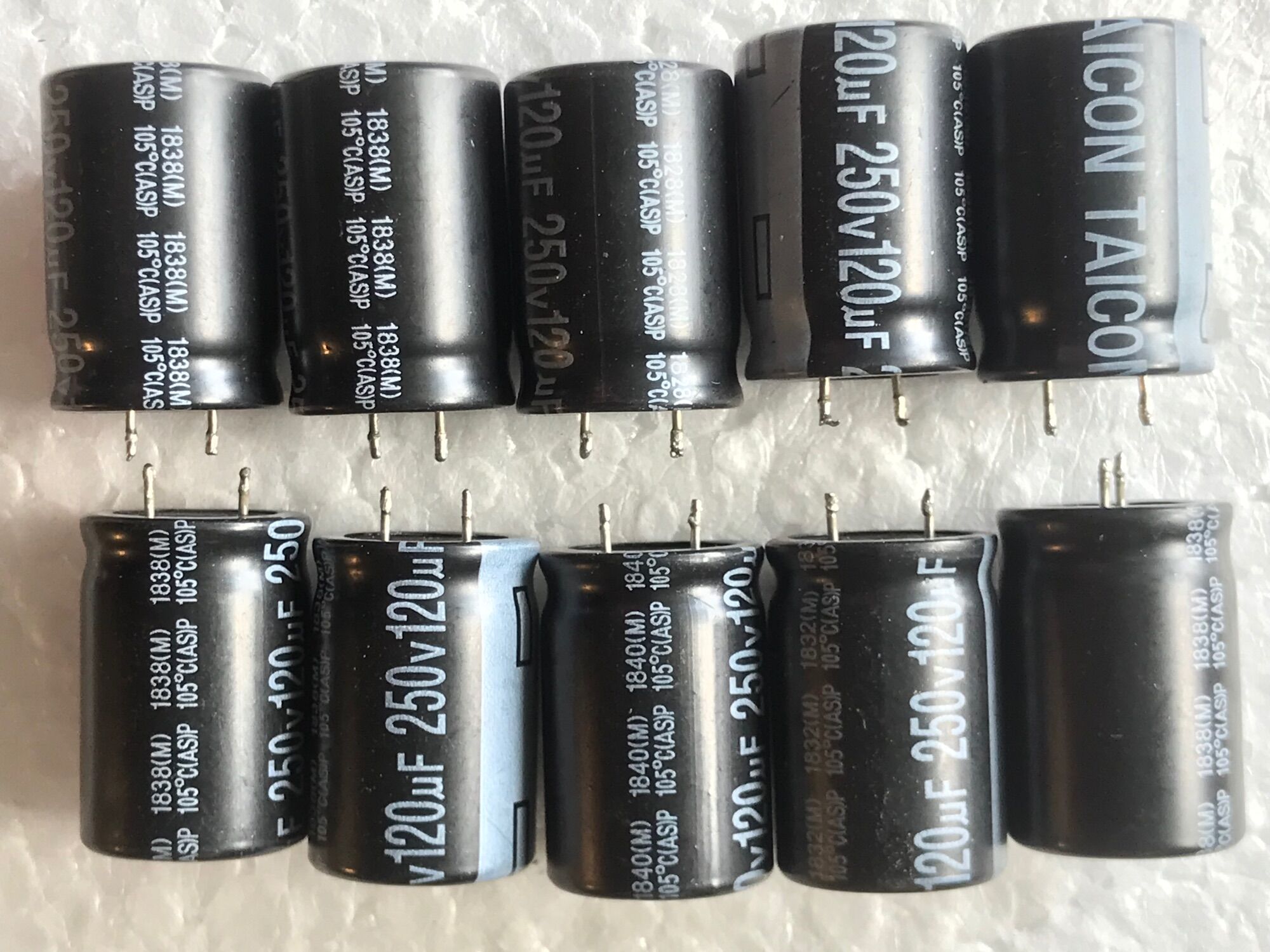 10 c Tụ hoá 120 uf 250 v (conbo 10 con)