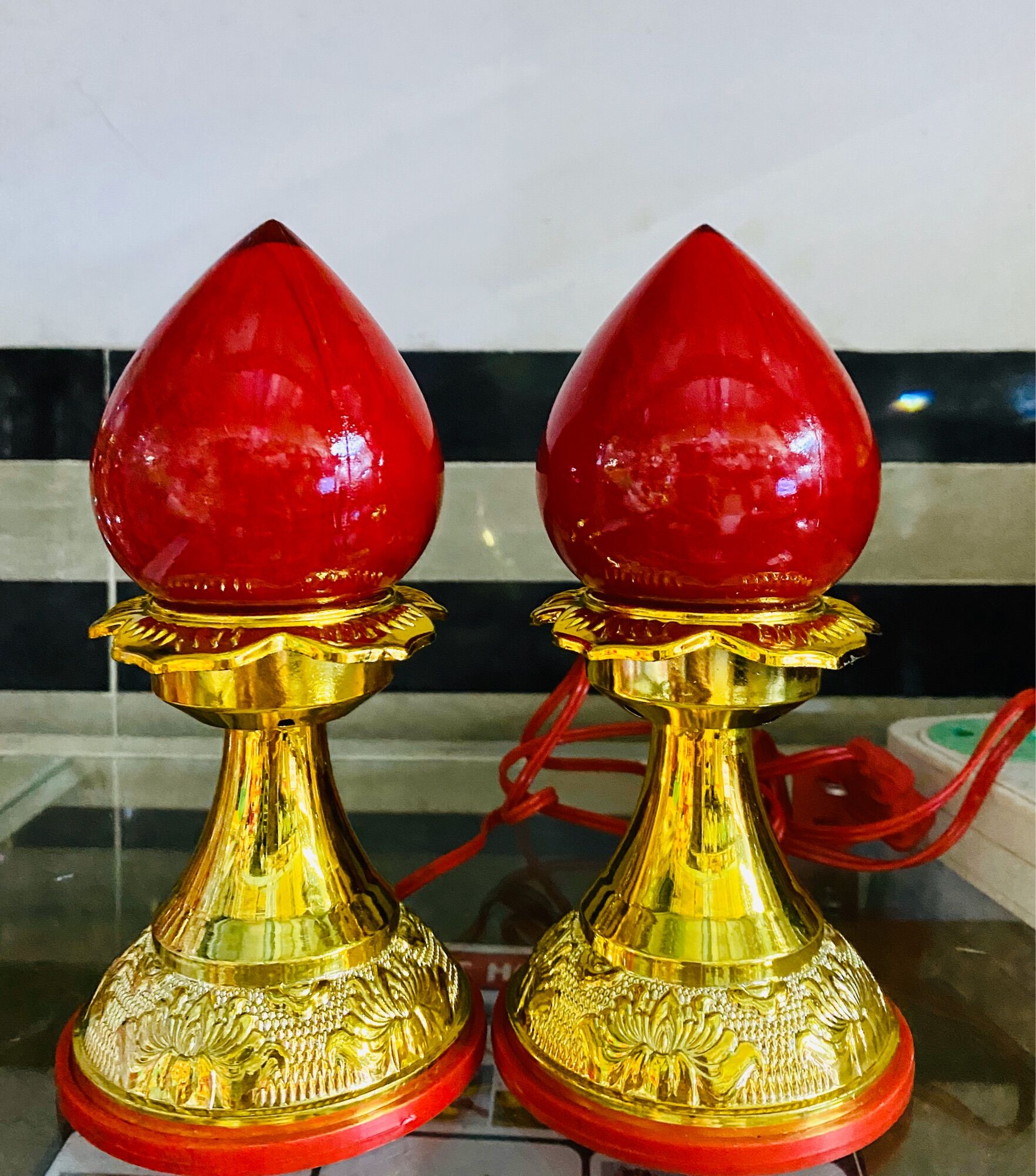 ĐÈN THỜ TRÁI ĐÀO LỤC GIÁC (MỘT CẶP)