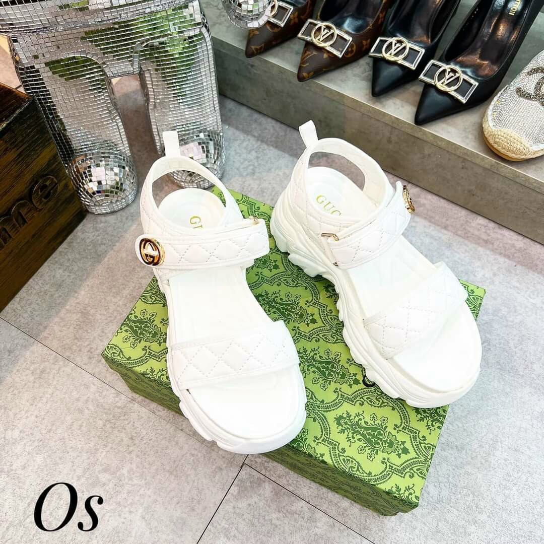 Giày sandal GUCCI đế bằng.