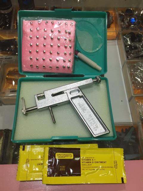 Dụng cụ bấm lỗ tai