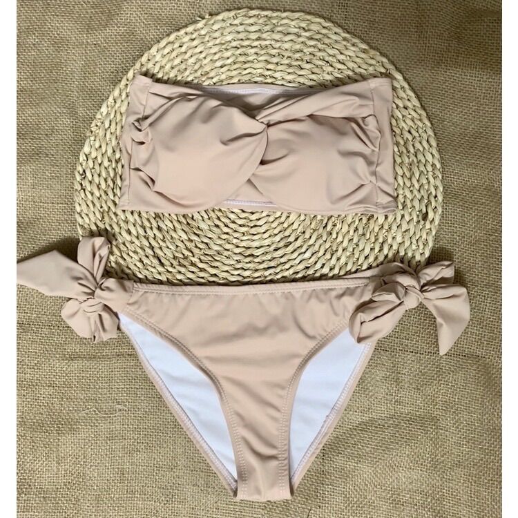 Bikini 2 mảnh xoắn ngực tôn dáng siêu đẹp.