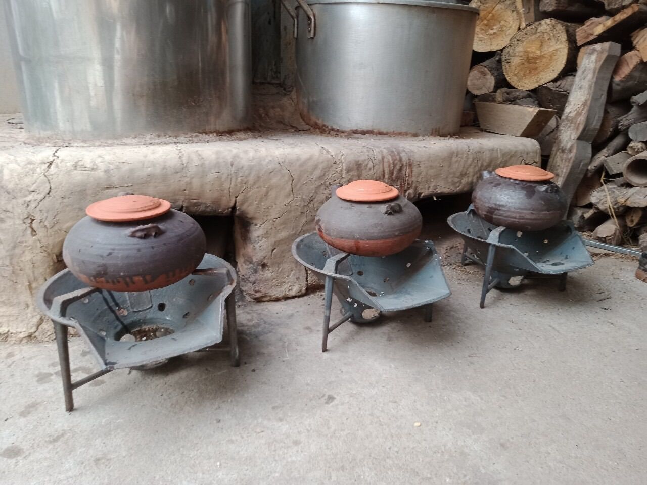 Bếp đun củi gang, kiềng gang