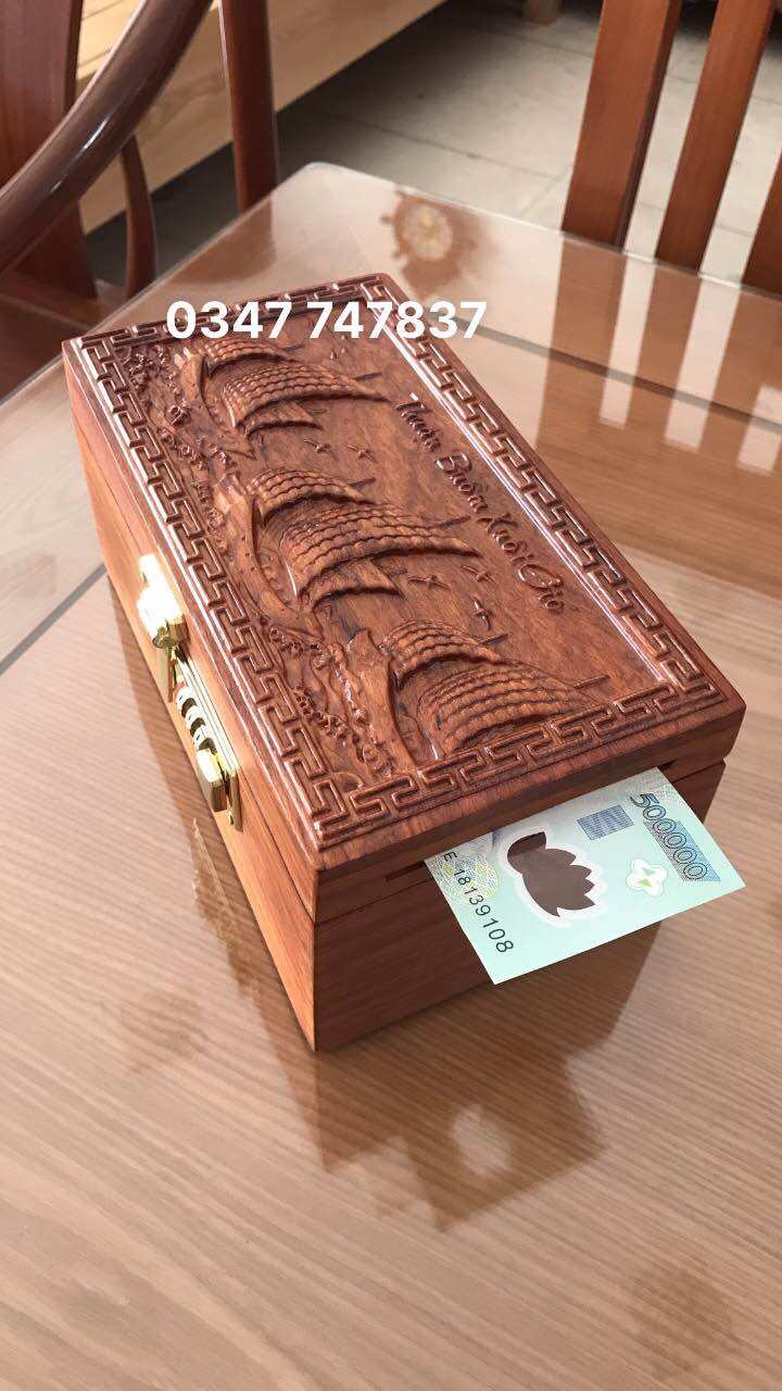 Freeship Hộp đựng tiền tiết kiệm mini gỗ Hương có khóa số trạm khắc Thuộn Buồm Xuôi Gió