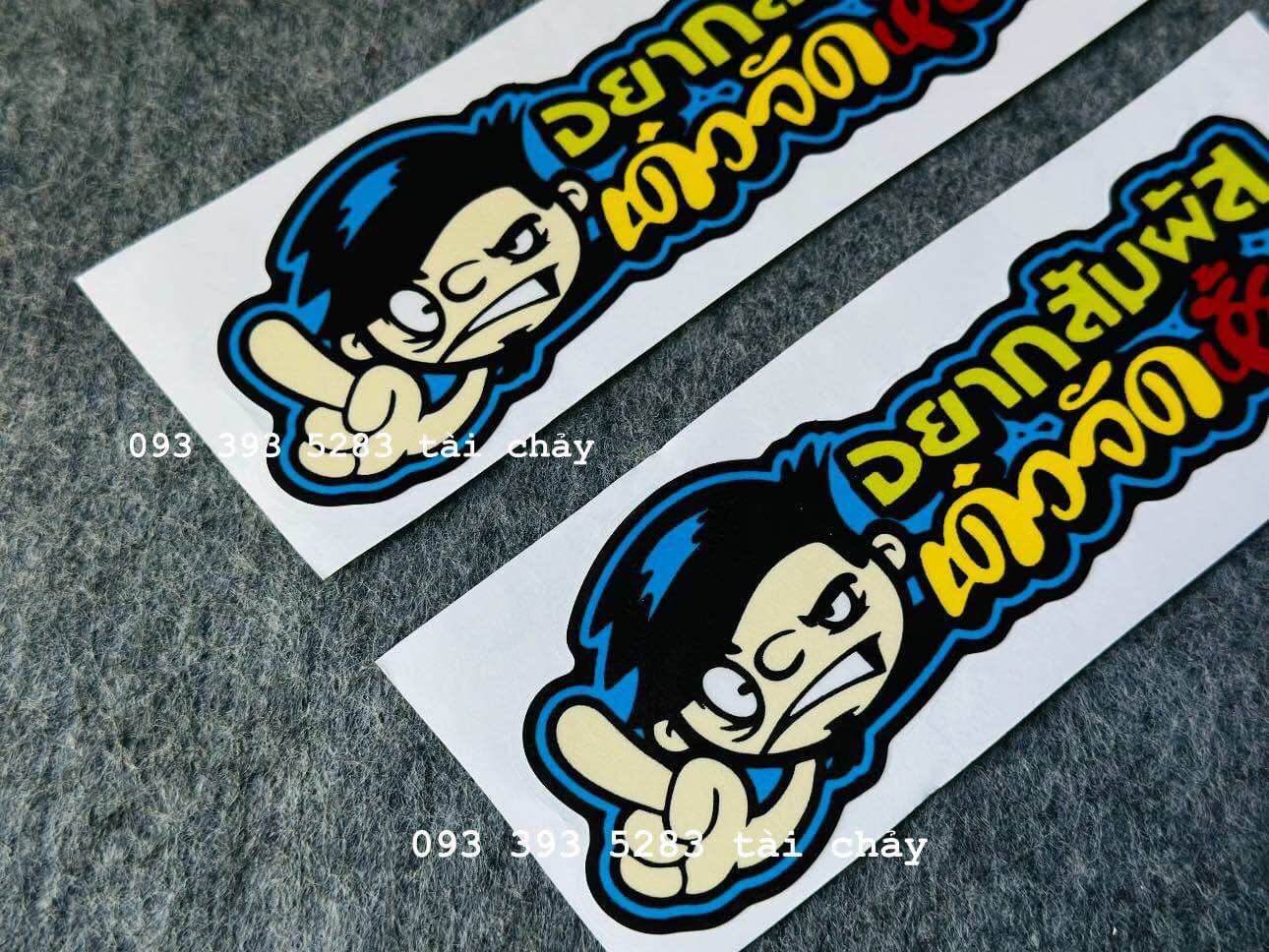 [ 1 MIẾNG ] TEM DECAL DÀI 20CM CHỮ THÁI DÁN ỐP SƯỜN