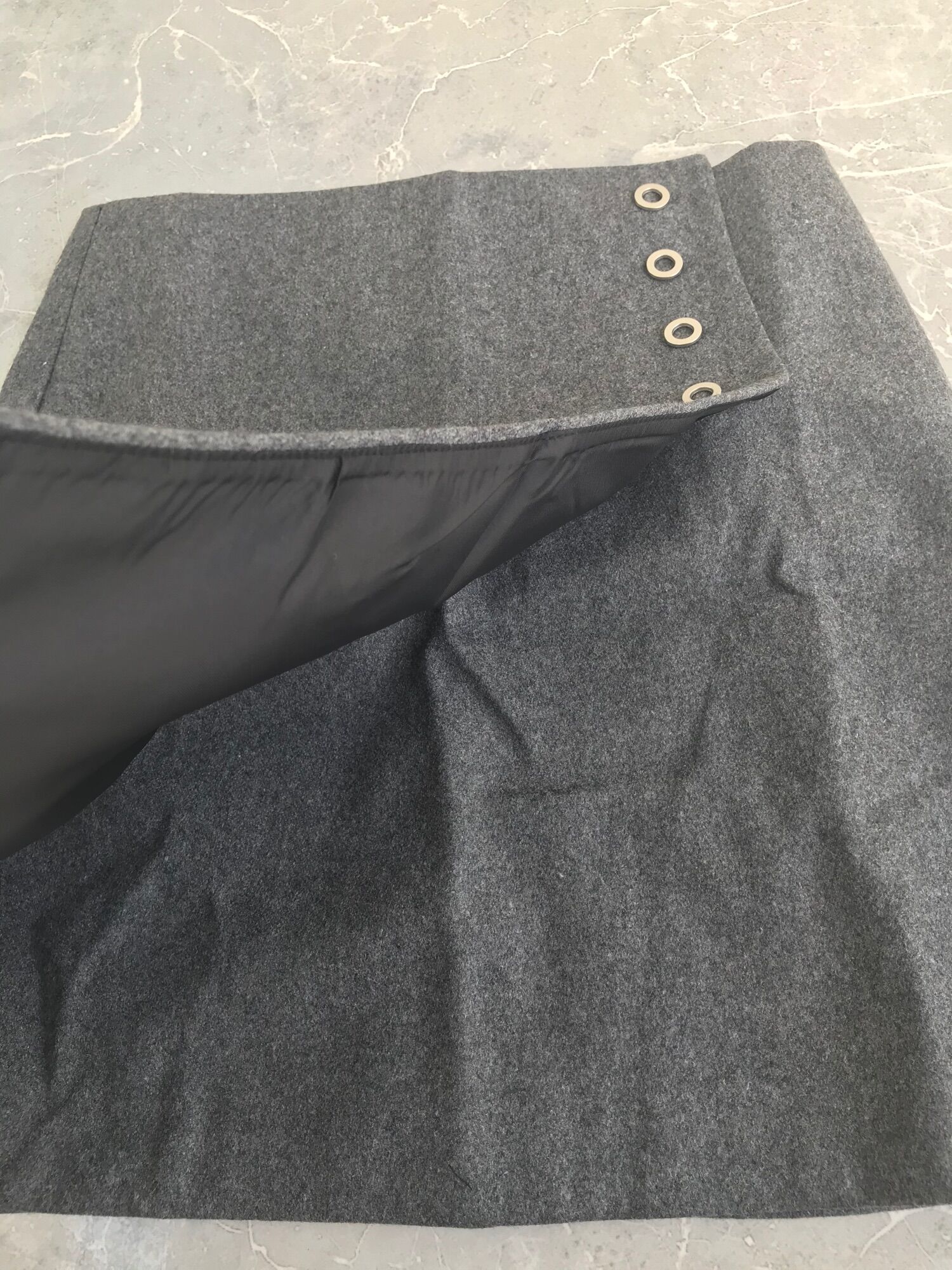 Chân váy chất nỉ màu xám đậm size S