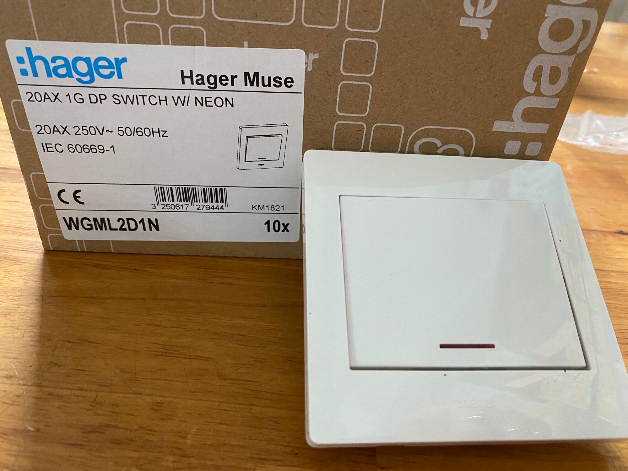 Công tắc máy nước nóng ƯGML2D1N 20A