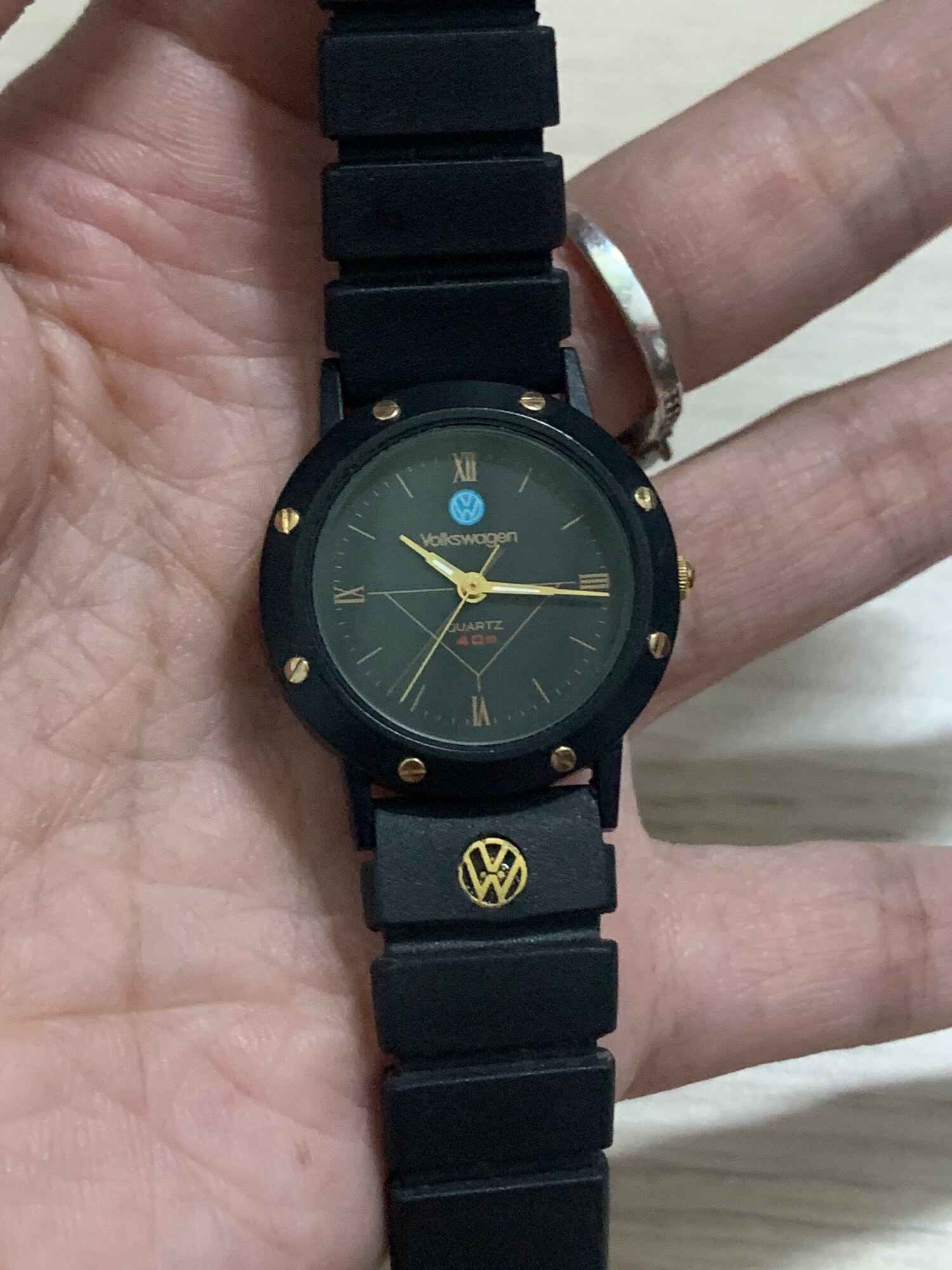 [HCM]Đồng Hồ Nữ hiệu Volkswagen màu đen+ độc + đẹp hàng si