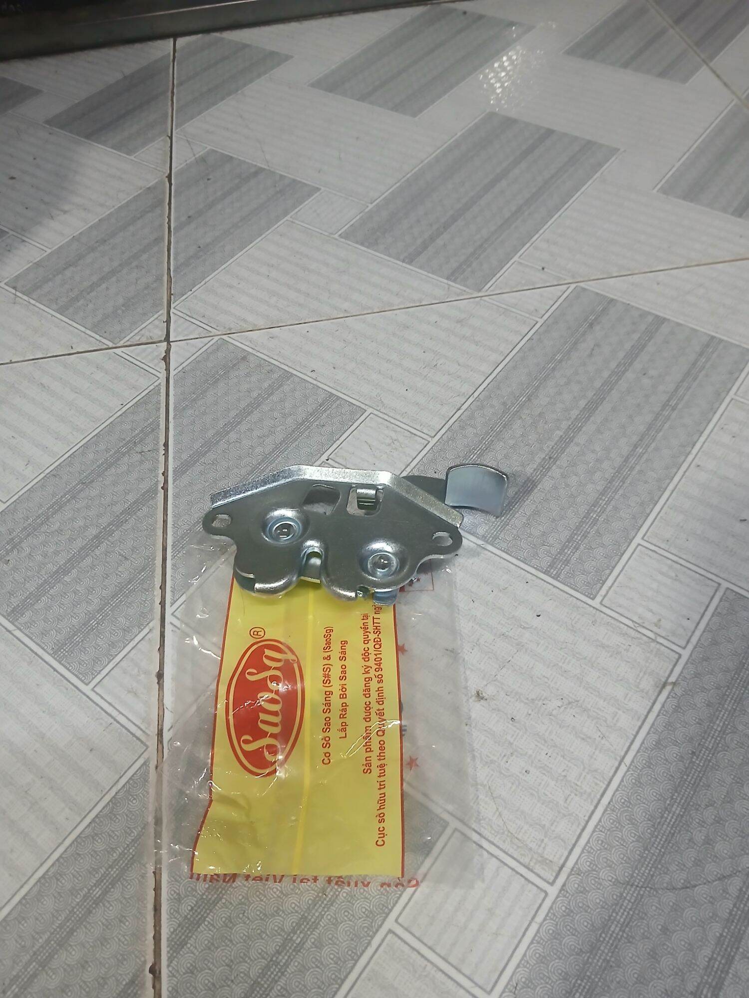 Seat Lock (Genuine) Sao Sang Used for Wave Anpha, Wave Thai, Wave Tq, Wave Zx, High Quality Products, Available on the Market for over 20 Years. Brothers and Sisters, if You Buy Products, Please Contact 0903761336