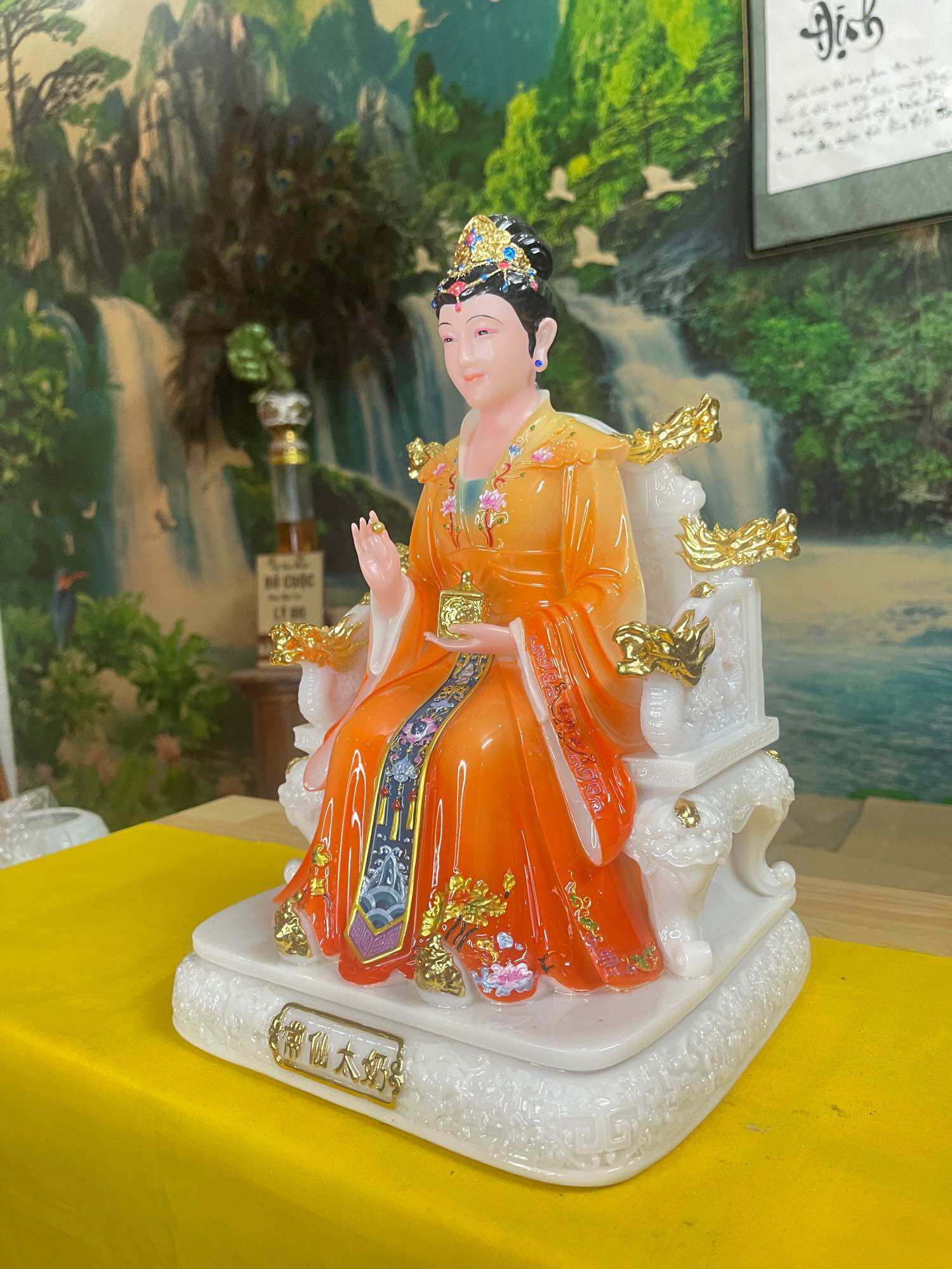 Tượng Bà Tổ Cô
