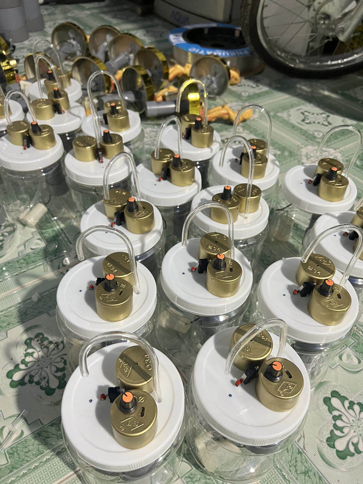 Máy rót rươu. bình rót rươu tự động MILED V09 ( SIÊU BỀN RẺ ĐẸP) TẶNG CÁP SẠC