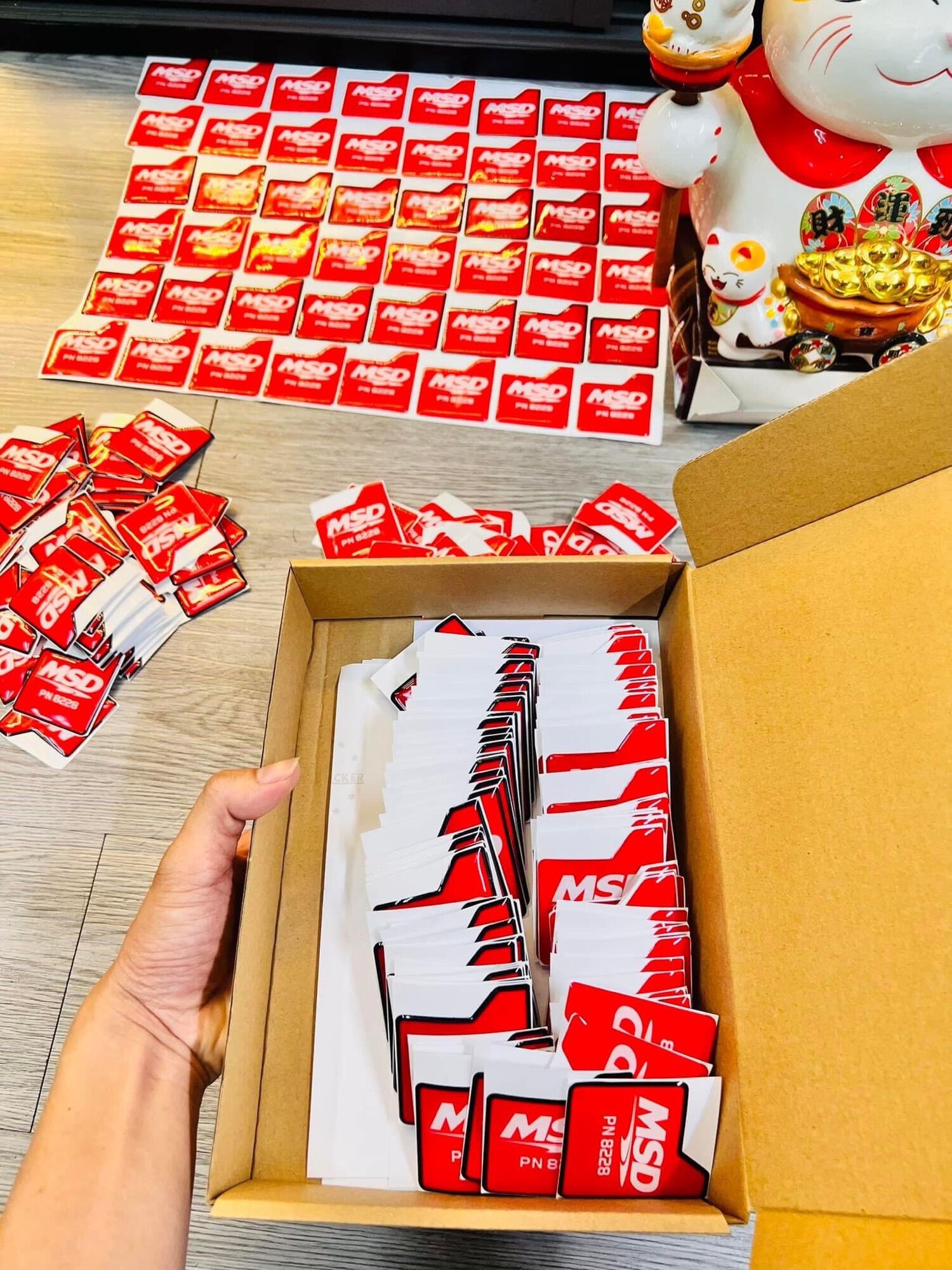 Tem Decal MSD Mobin Sườn Keo Chữ Nổi