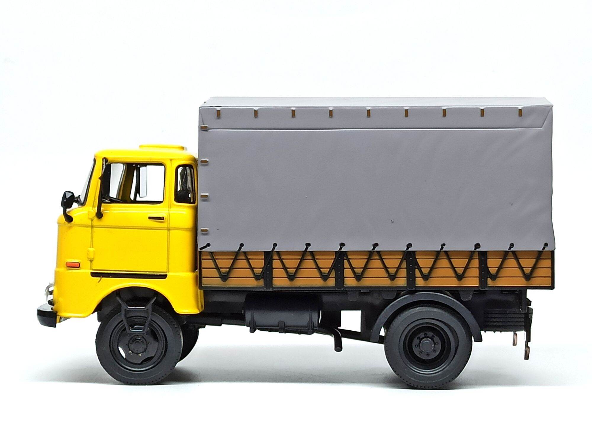 Mô hình xe IFA W50L Tỷ lệ 1/43