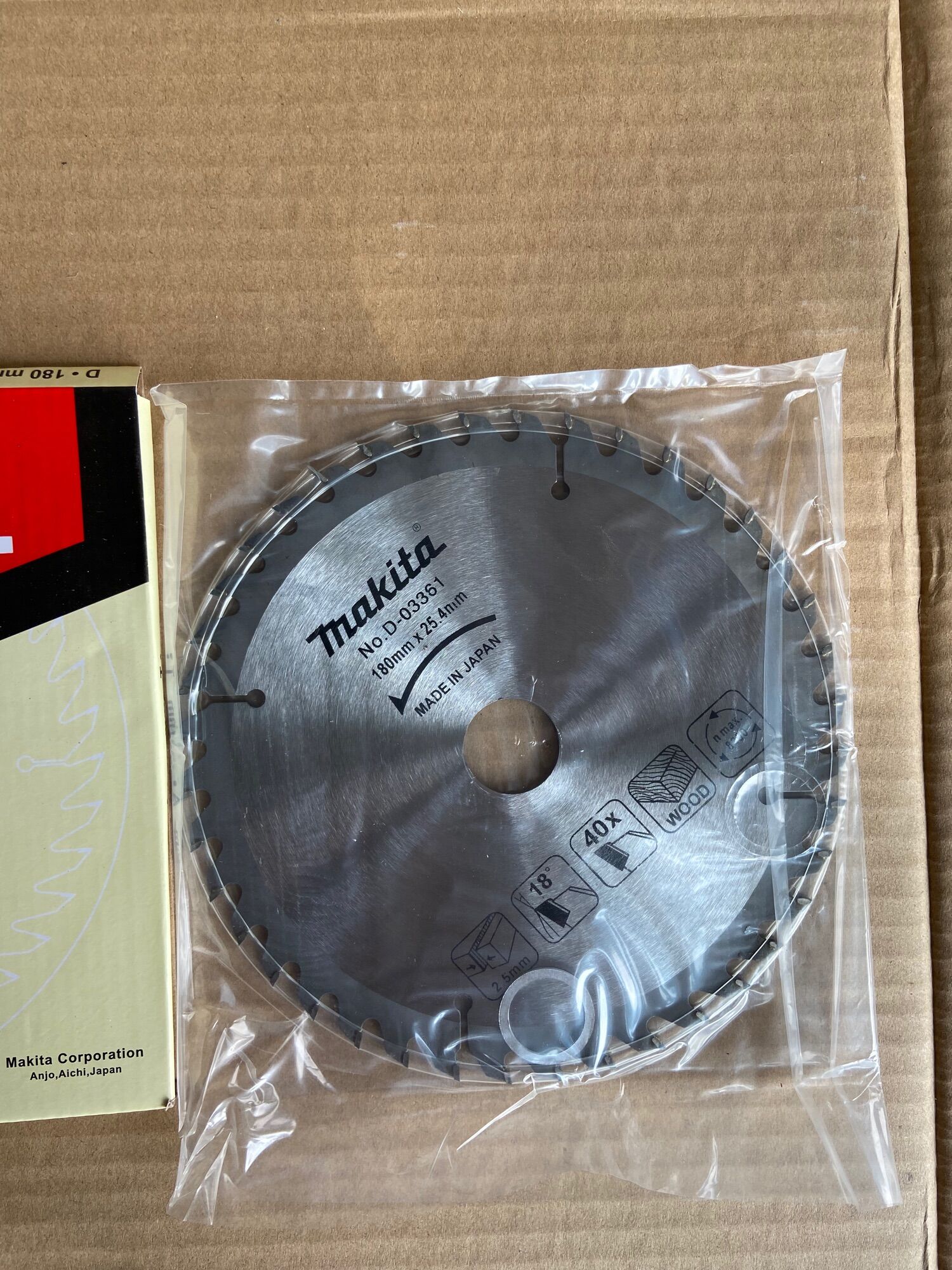 Lưỡi cưa gỗ Makita 180mm 40 răng