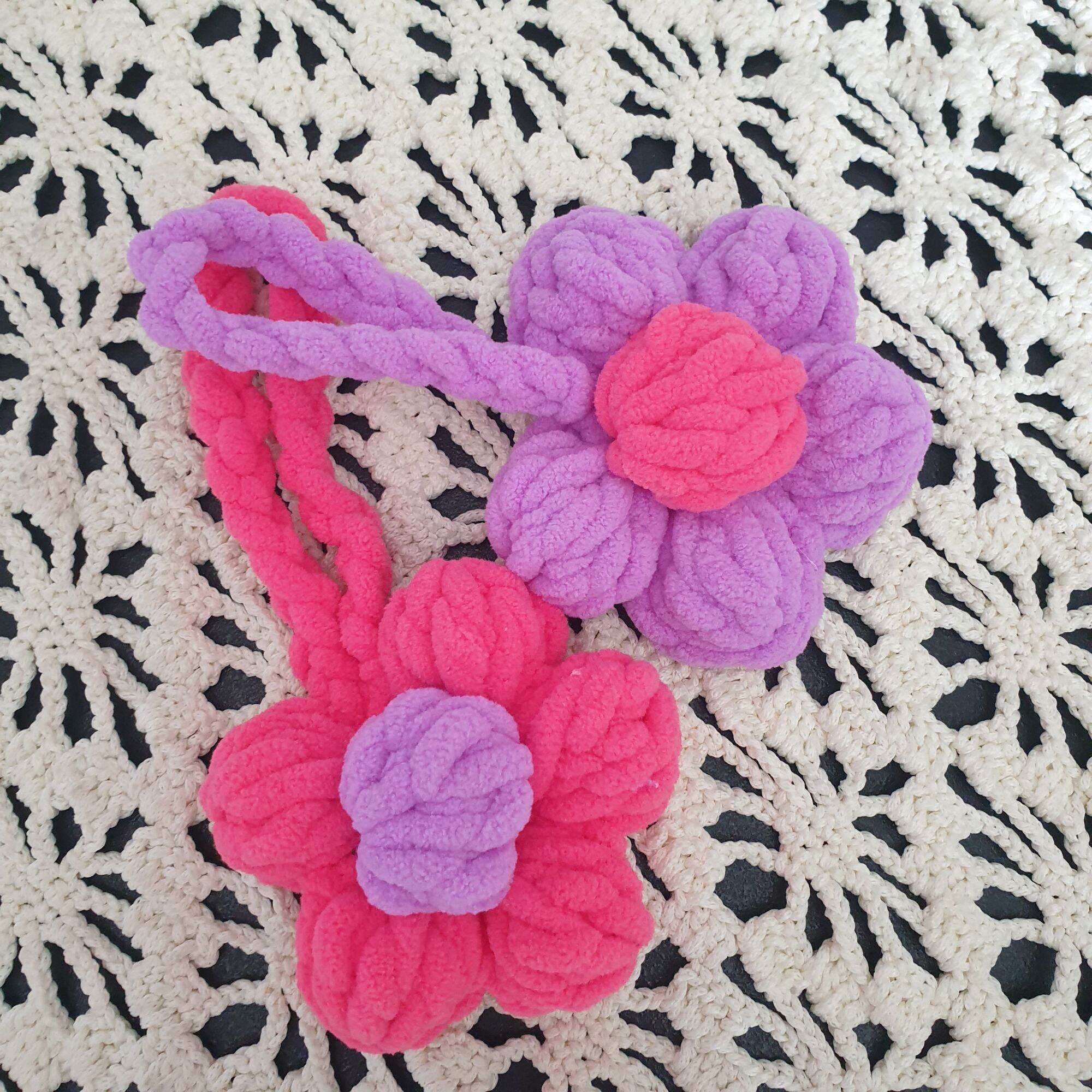 Móc khóa hoa len handmade