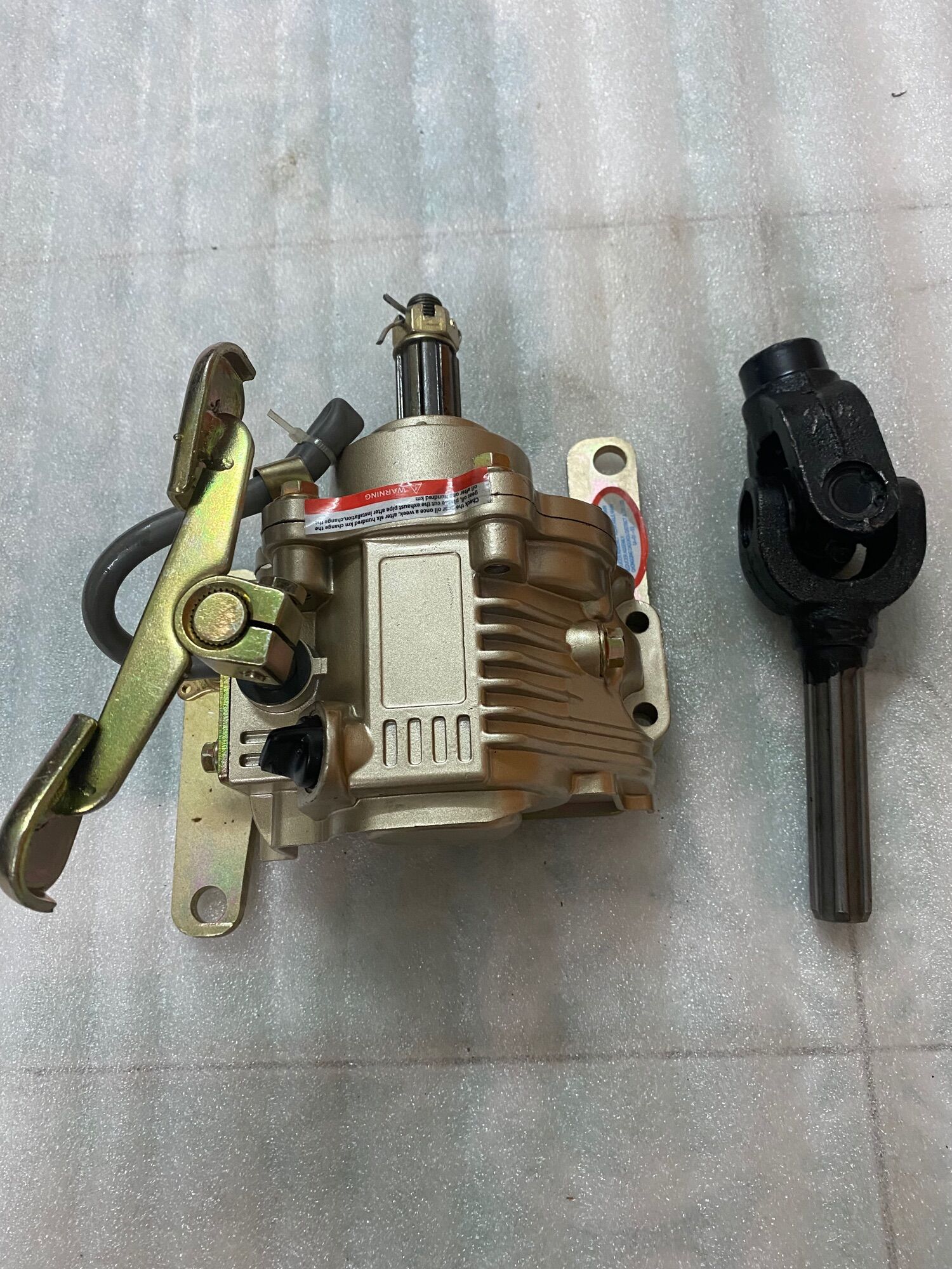 Hộp số đảo chiều tiến lùi cốt 17li,dùng cho máy 100cc,110cc,125cc (cốt vào máy 6 răng 17mm) thêm 1 khớp các đăng đuôi chuột