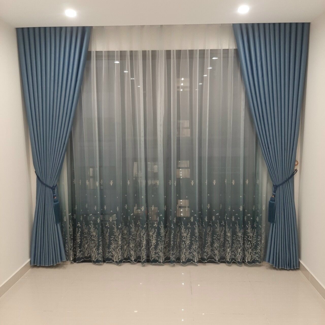 Vải rèm voan thêu chân