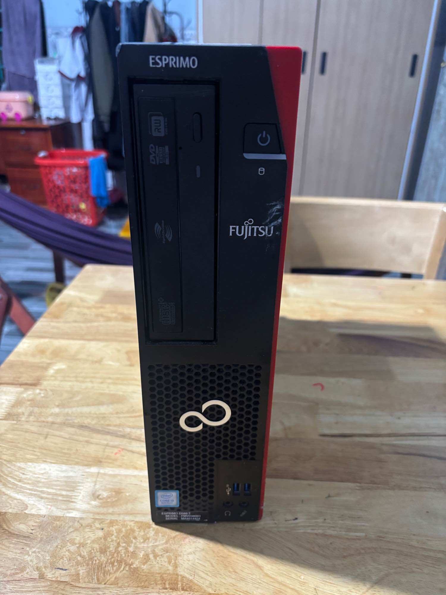 Thùng máy tính fujitsu i3 8100/8g/ssd 128g
