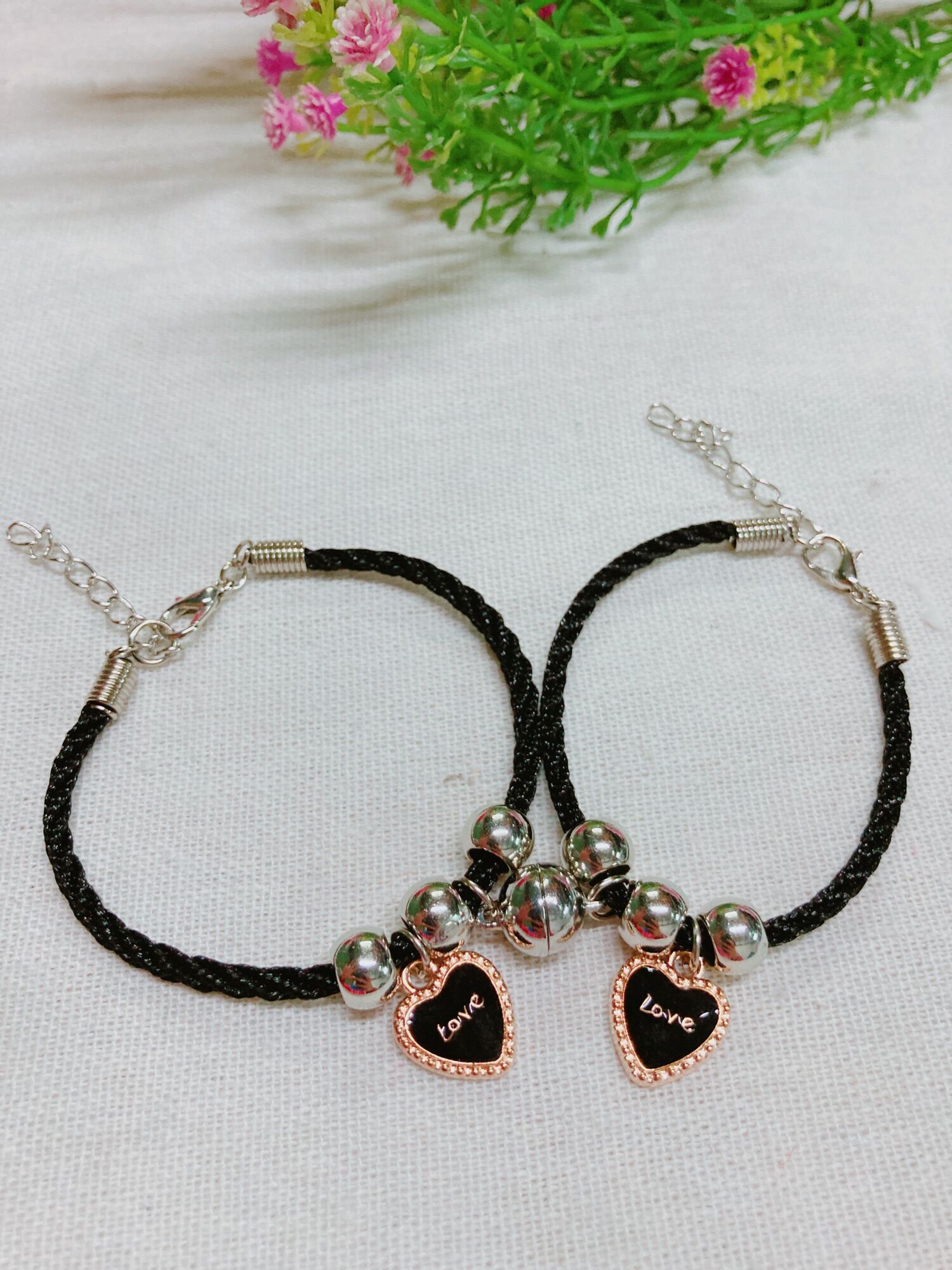 Vòng tay cặp đôi nam châm từ tính trái tim Love,đa dạng mẫu mã, chất lượng đảm bảo và cam kết hàng đúng mô tả.