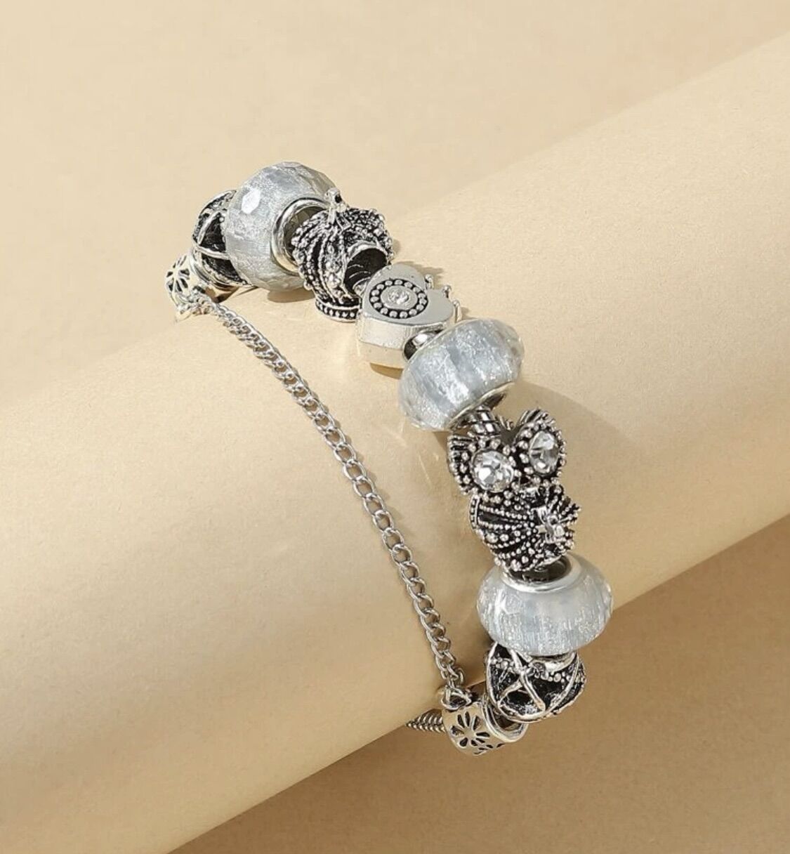 Vòng charm vương miện