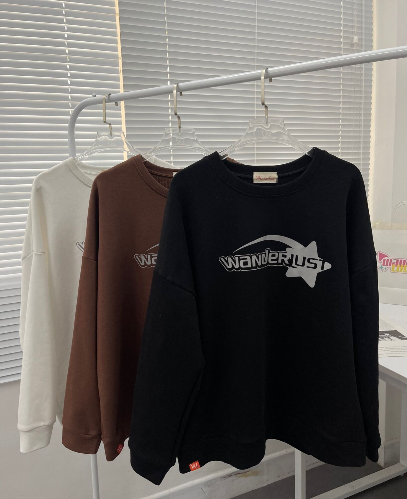 Áo Sweater tay dài in phản quang