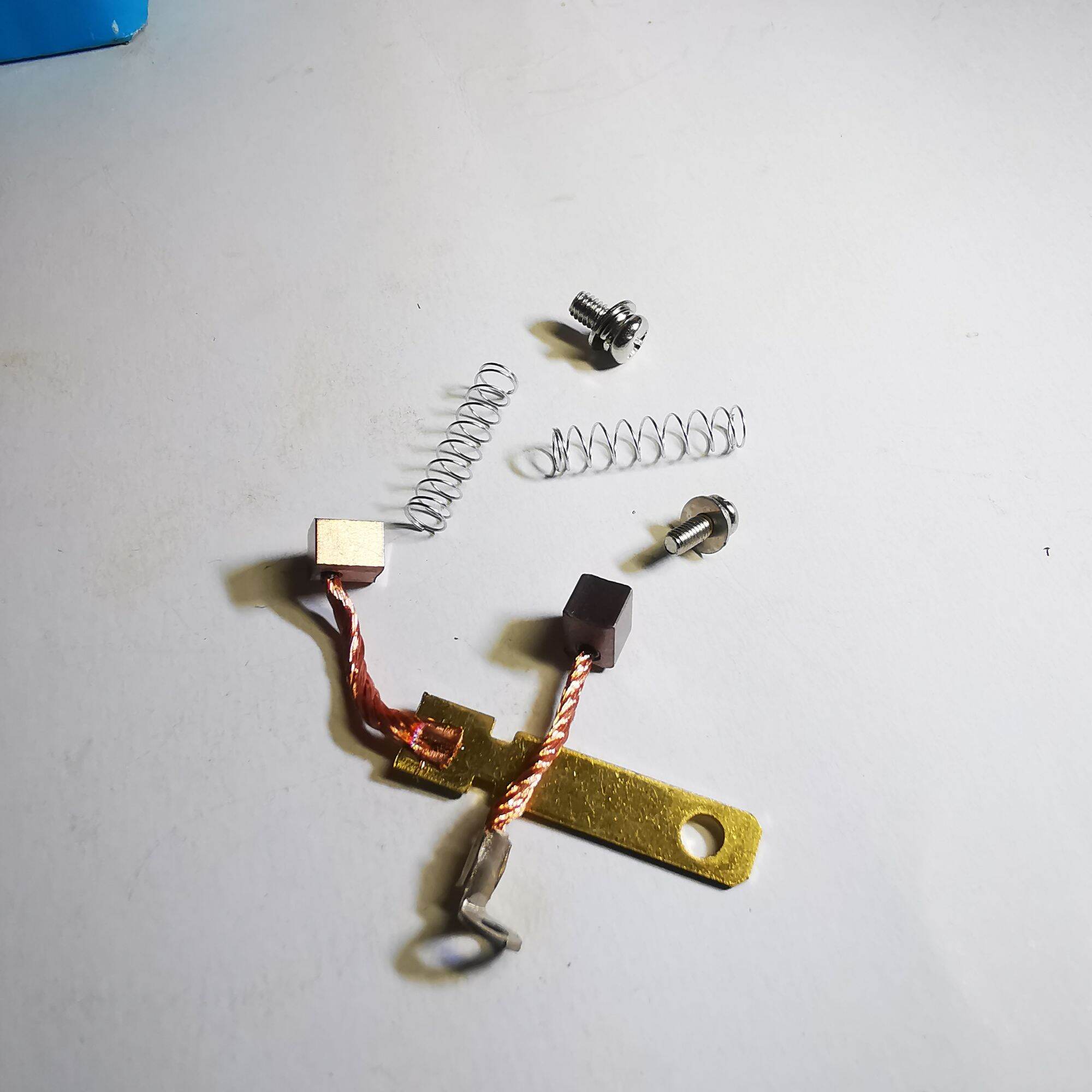 BỘ THAN ĐỀ CHỔI THAN ĐỀ LẮP CHO XE DREAM WAVE  HONDA RS  SIRIUS 50  CUB ĐỜI MỚI VÀ CÁC DÒNG XE TRUNG QUỐC