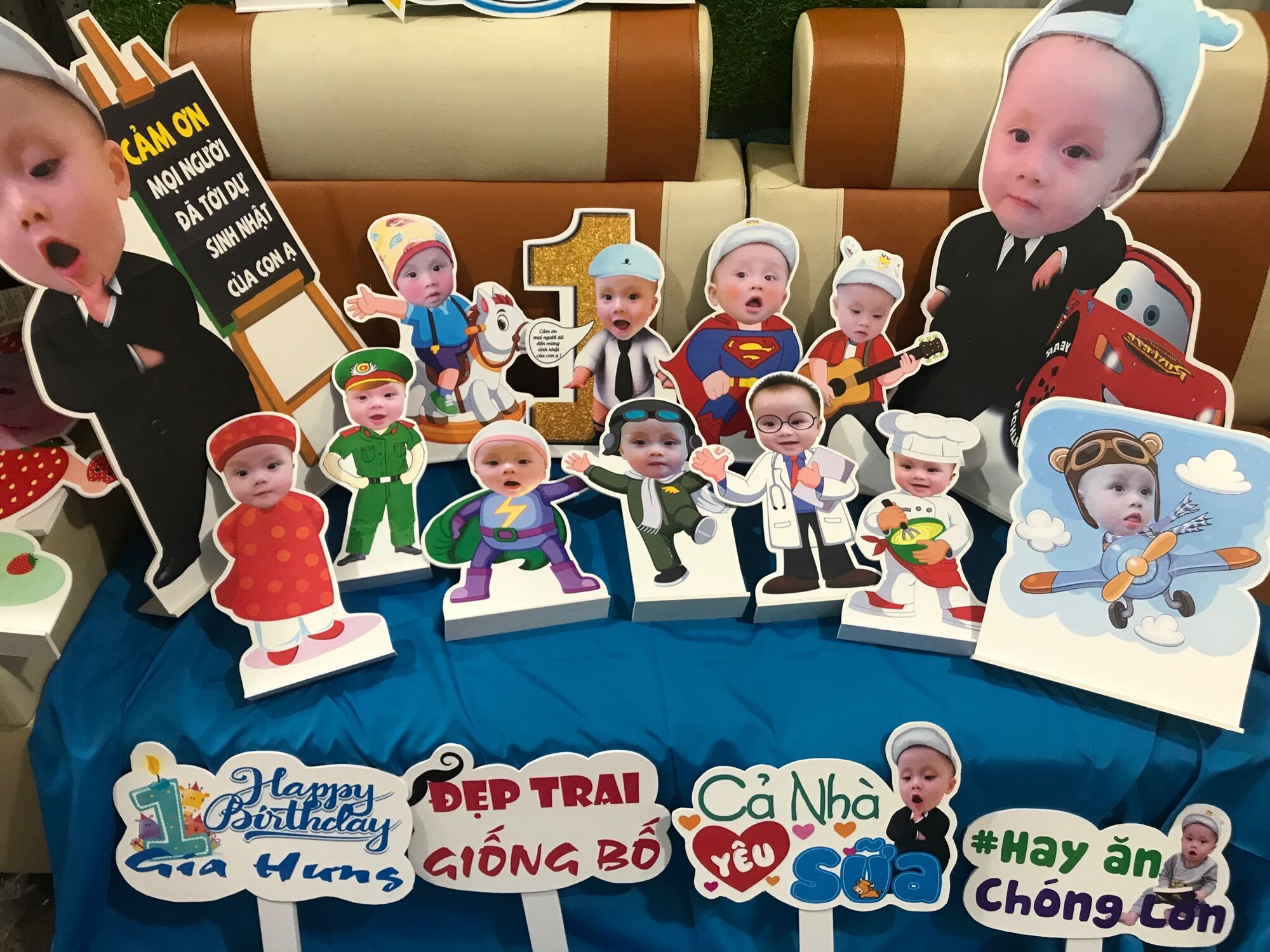 Set chibi để bàn trang trí sinh nhật  bé trai 1 tuổi