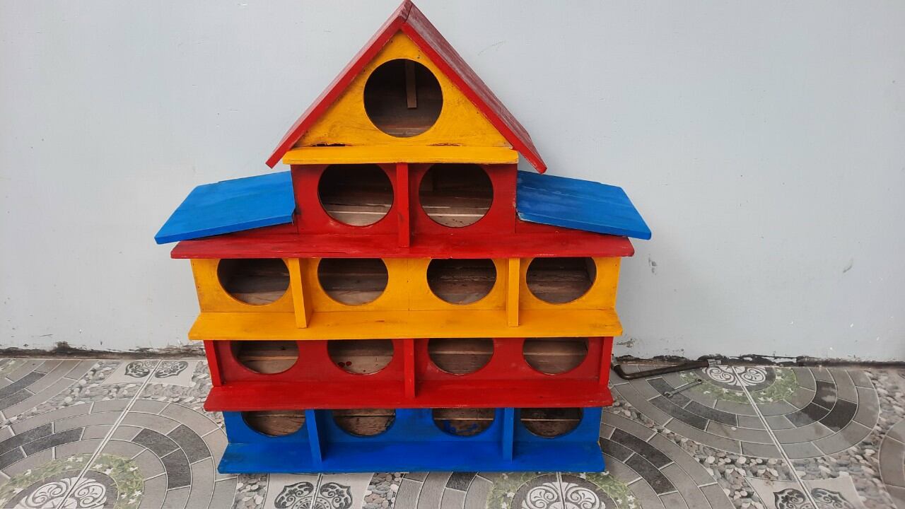 Chuồng nuôi chim bồ câu 15 ô, chứa 16 con, sơn 3 màu đỏ xanh , vàng, gỗ 100%.. gọi shop để dc hổ trợ 50% phí ship