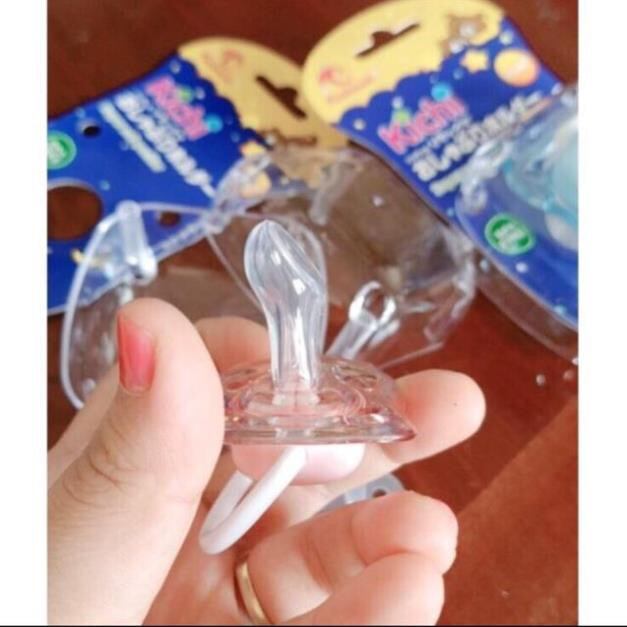 Ty ngậm, ti giả Kichi cho bé
