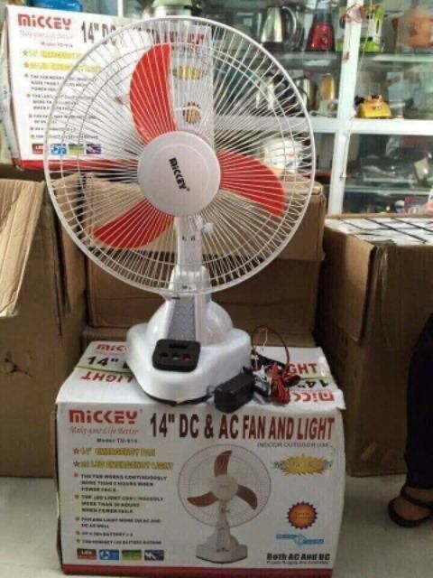 Quạt tích điện Mickey siêu bền.