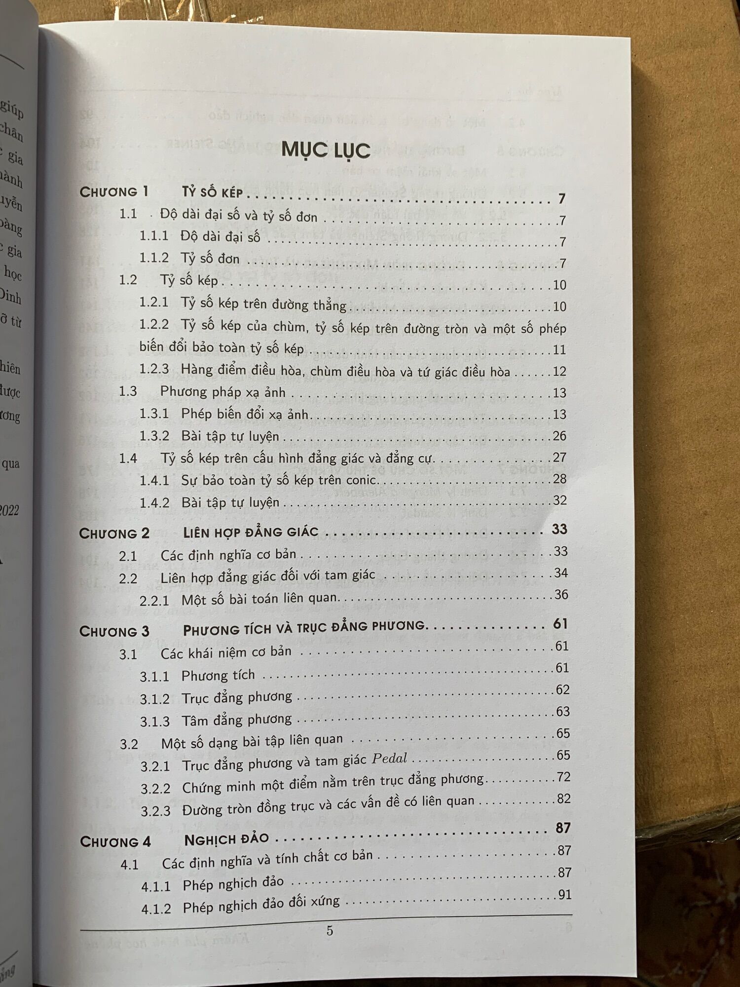 Khám phá hình học phẳng