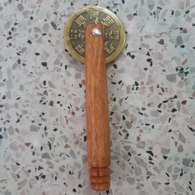 Cạo gió cán gỗ đồng xu bằng đồng size đại