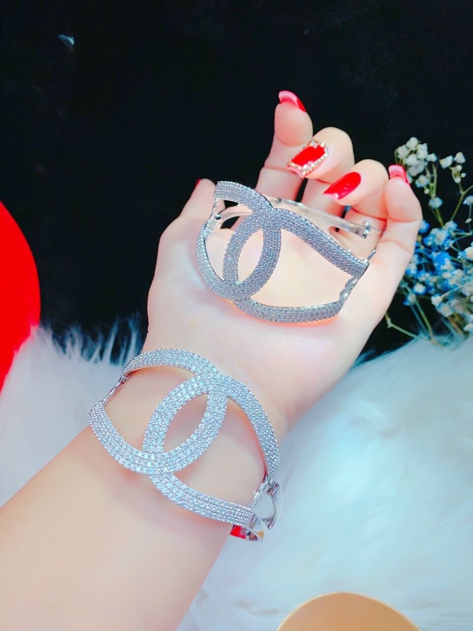 Vòng tay chữ C mạ bạch kim đính xoàn mẫu mới cực đẹp