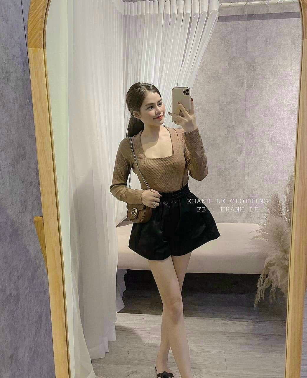 Áo Thun Gân Cổ Vuông Tay Dài