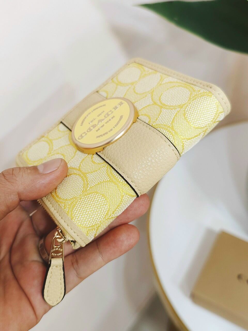 VÍ COACH - Lonnie Small Zip Around Wallet siêu cưng