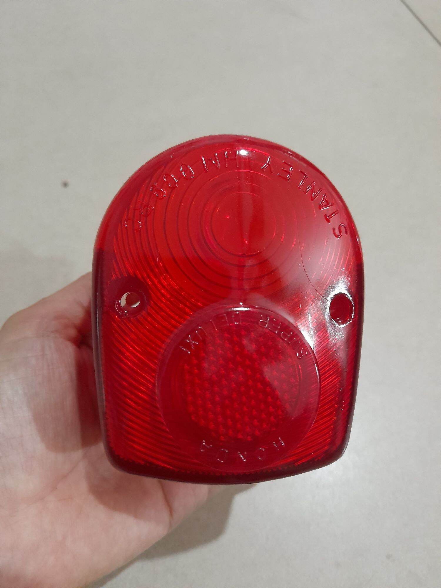 Chụp đèn đuôi sau xe Cúp 81