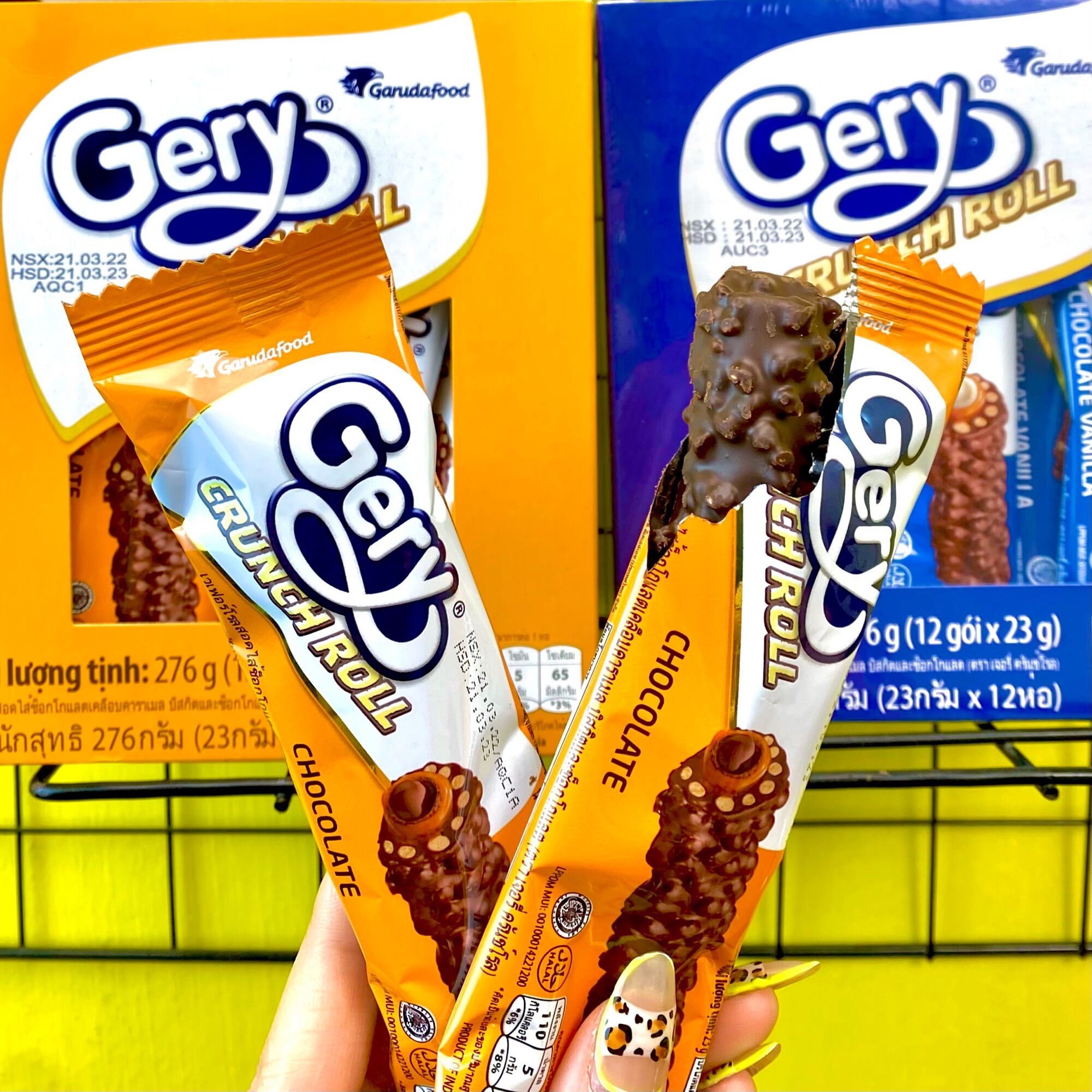 Bánh cuộn phủ socola Gery Crunch Roll