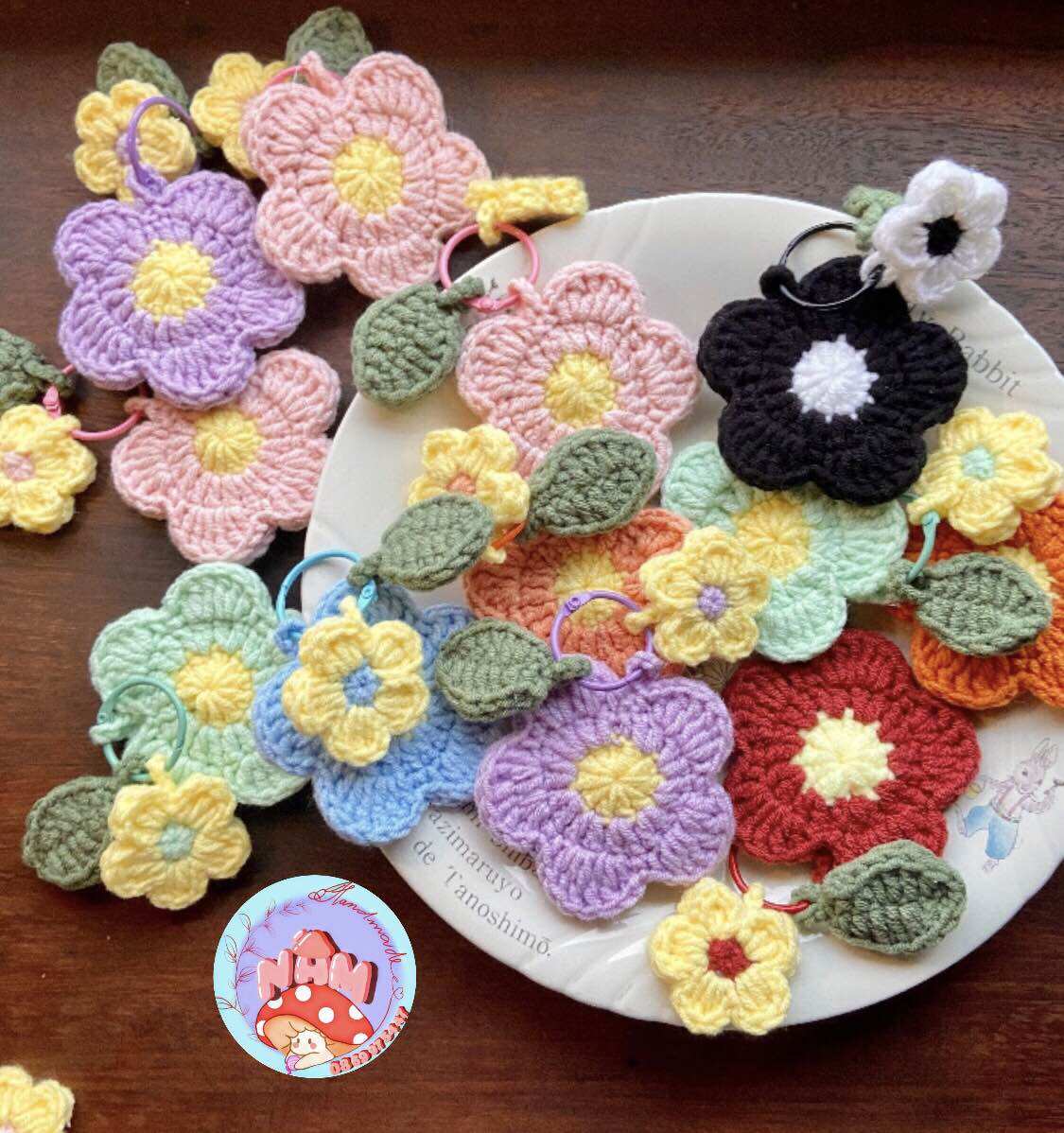 Móc khoá hình hoa bằng len handmade dễ thương
