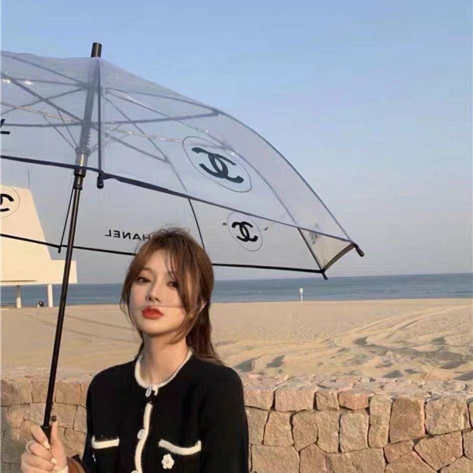 Ô trong suốt cán dài chanel hót 2022