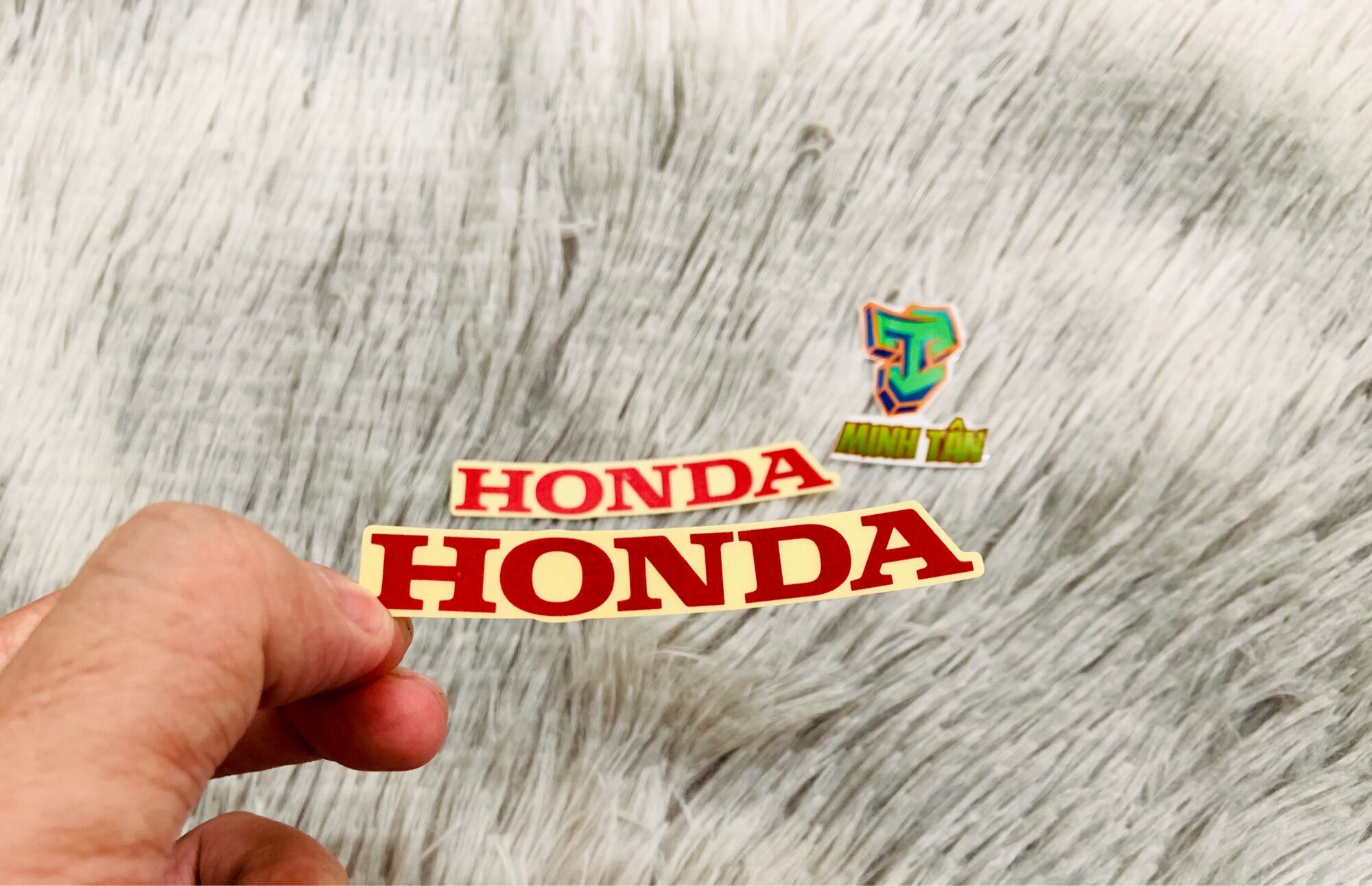 Tem Cong honda zin đỏ dán mặt nạ
