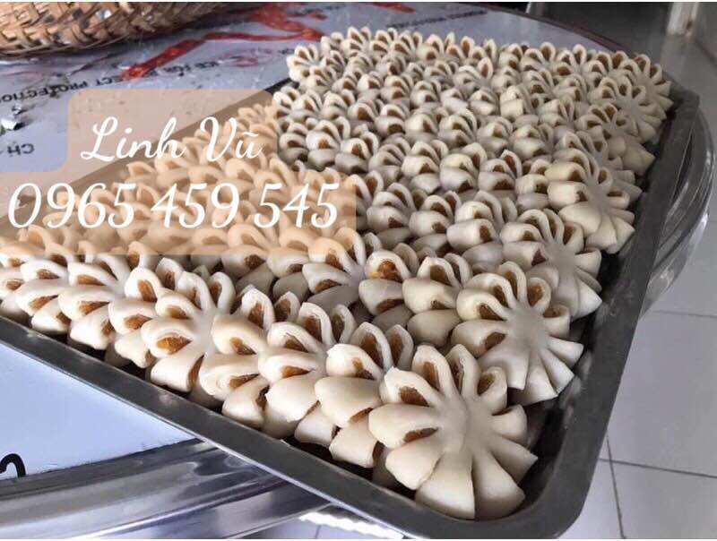 BÁNH HOA MAI NHÂN KHÓM