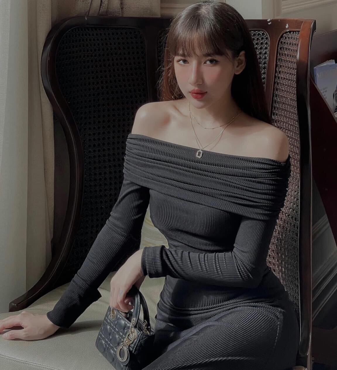 Đầm Trễ Vai Len Tay Dài Sang Chảnh