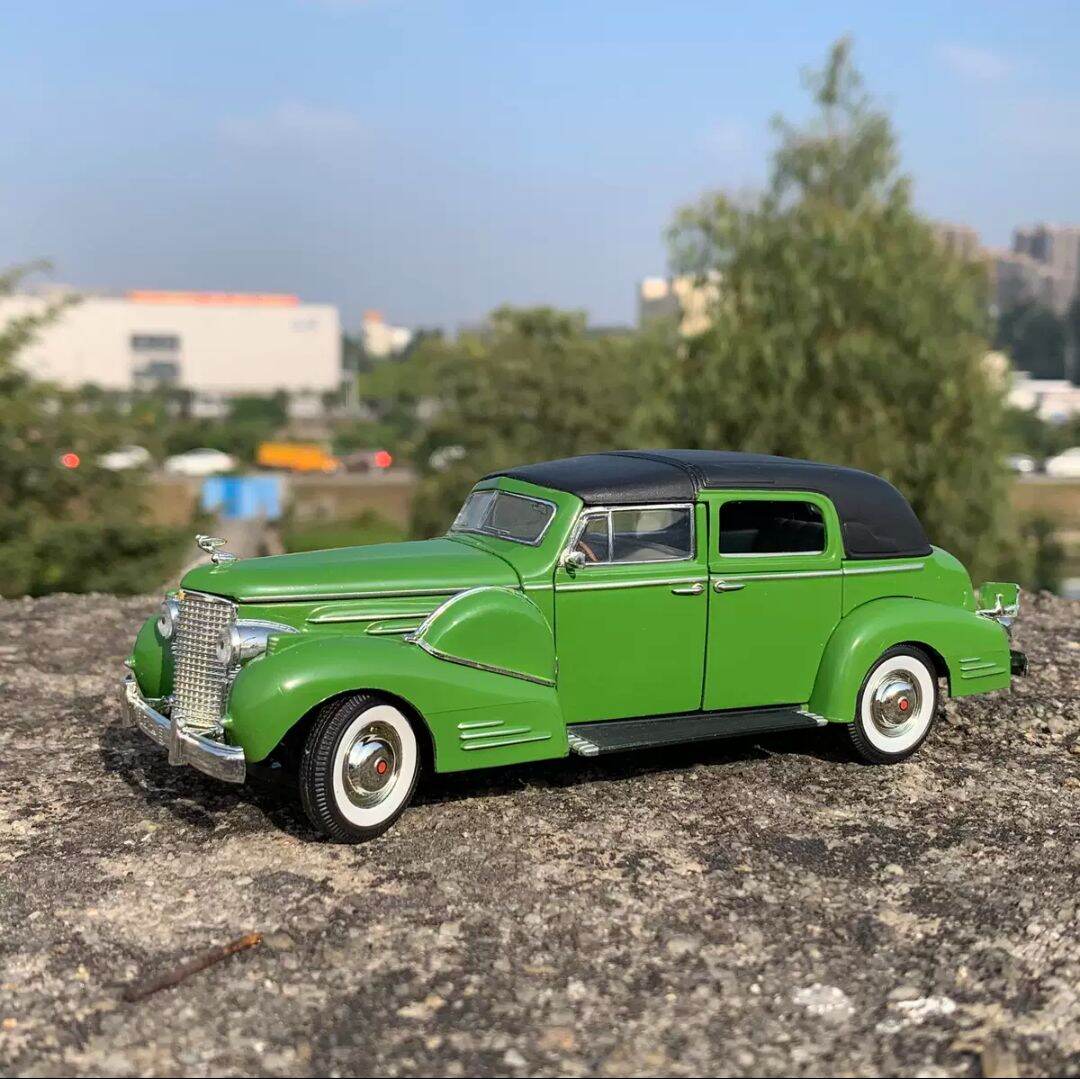 Xe mô hình Cadillac hợp kim 1:32