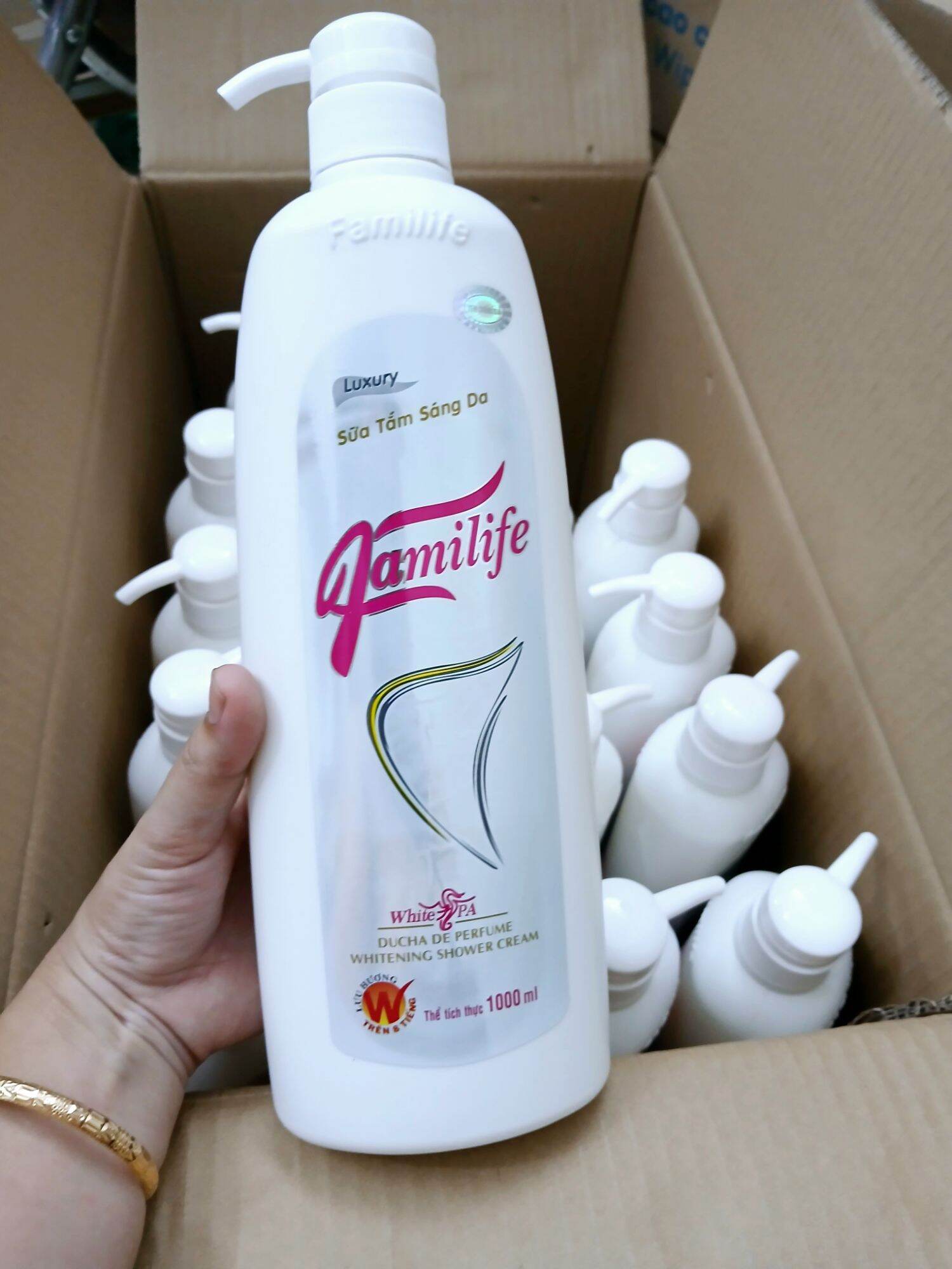 [ COMBO 2 CHAI ] Sữa Tắm Familife Cá Ngựa 1000ml