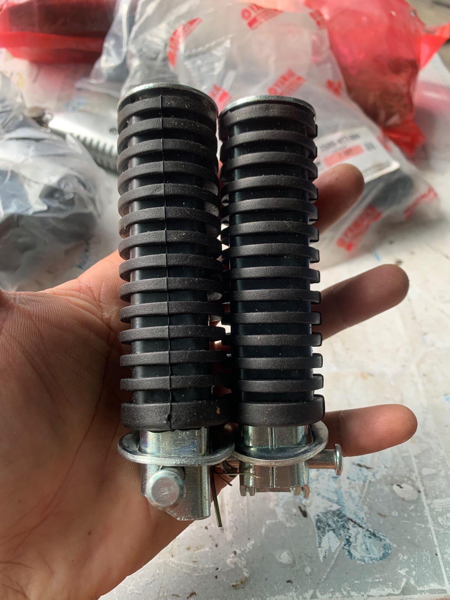 Cao su gác chân trước sau wave. Rêm