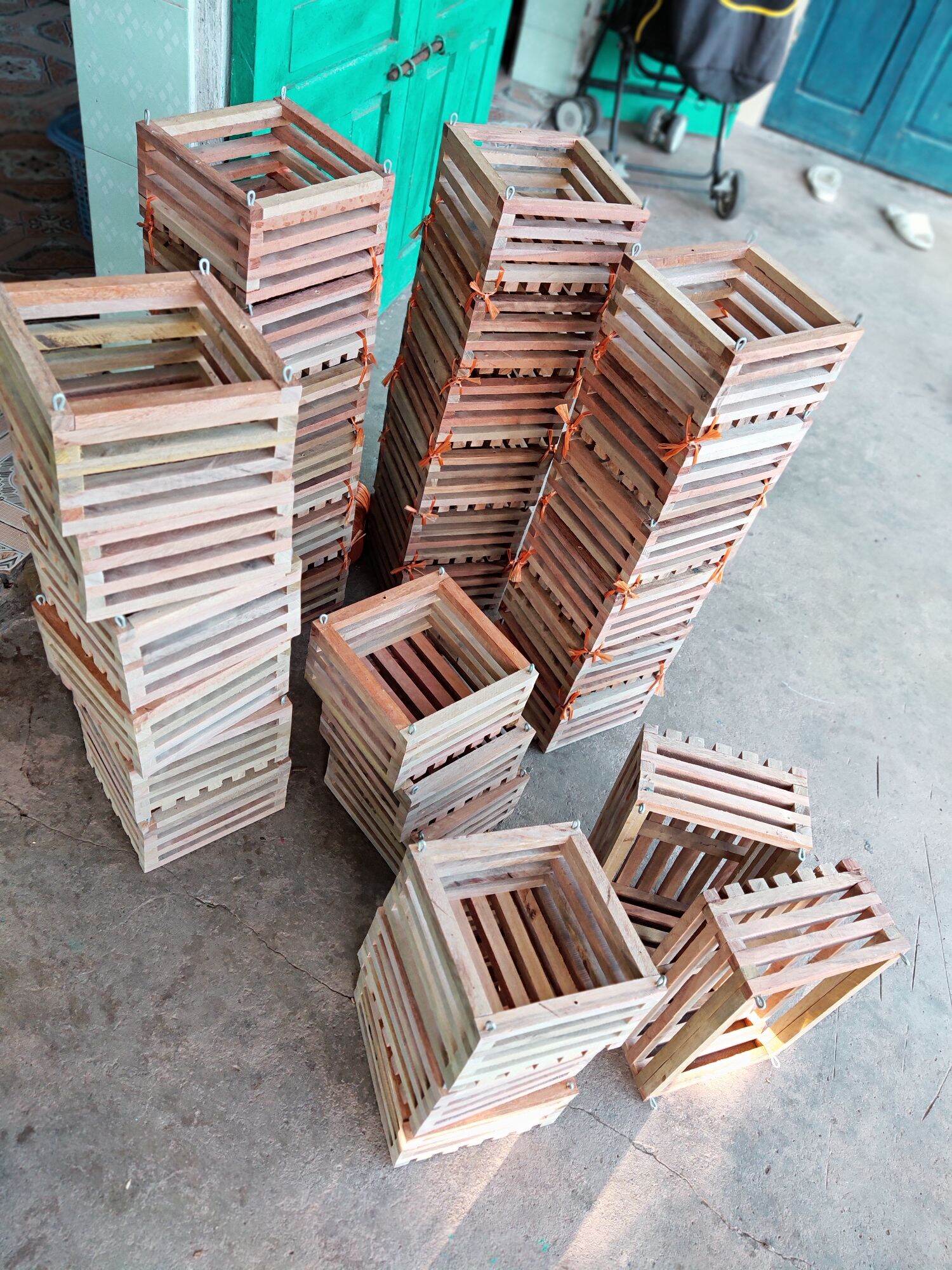 chậu gỗ trồng lan hình vuông 20x20