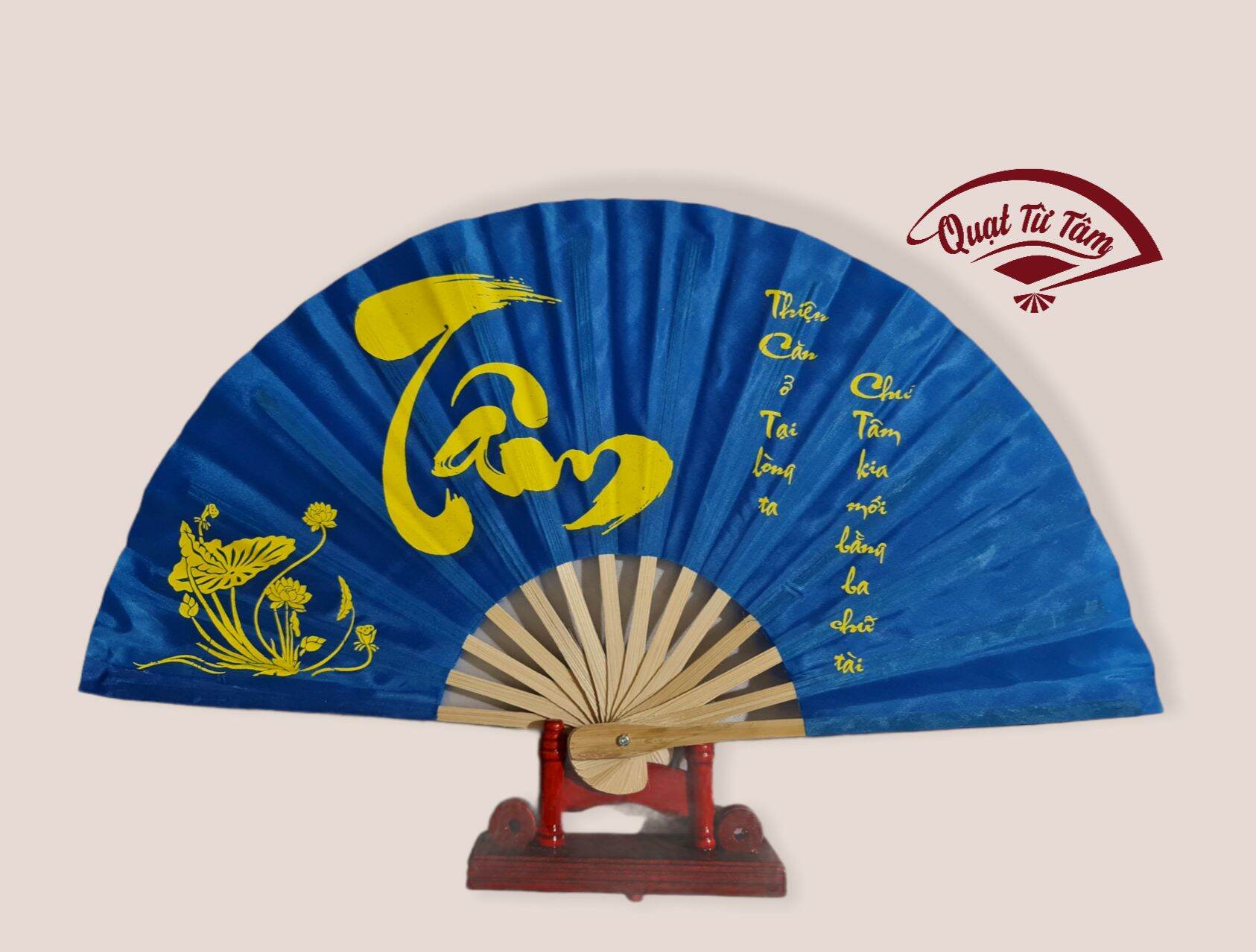 Quạt xếp vải lụa thư pháp cầm tay dùng để quạt mát (được chọn màu, giao chữ ngẫu nhiên)