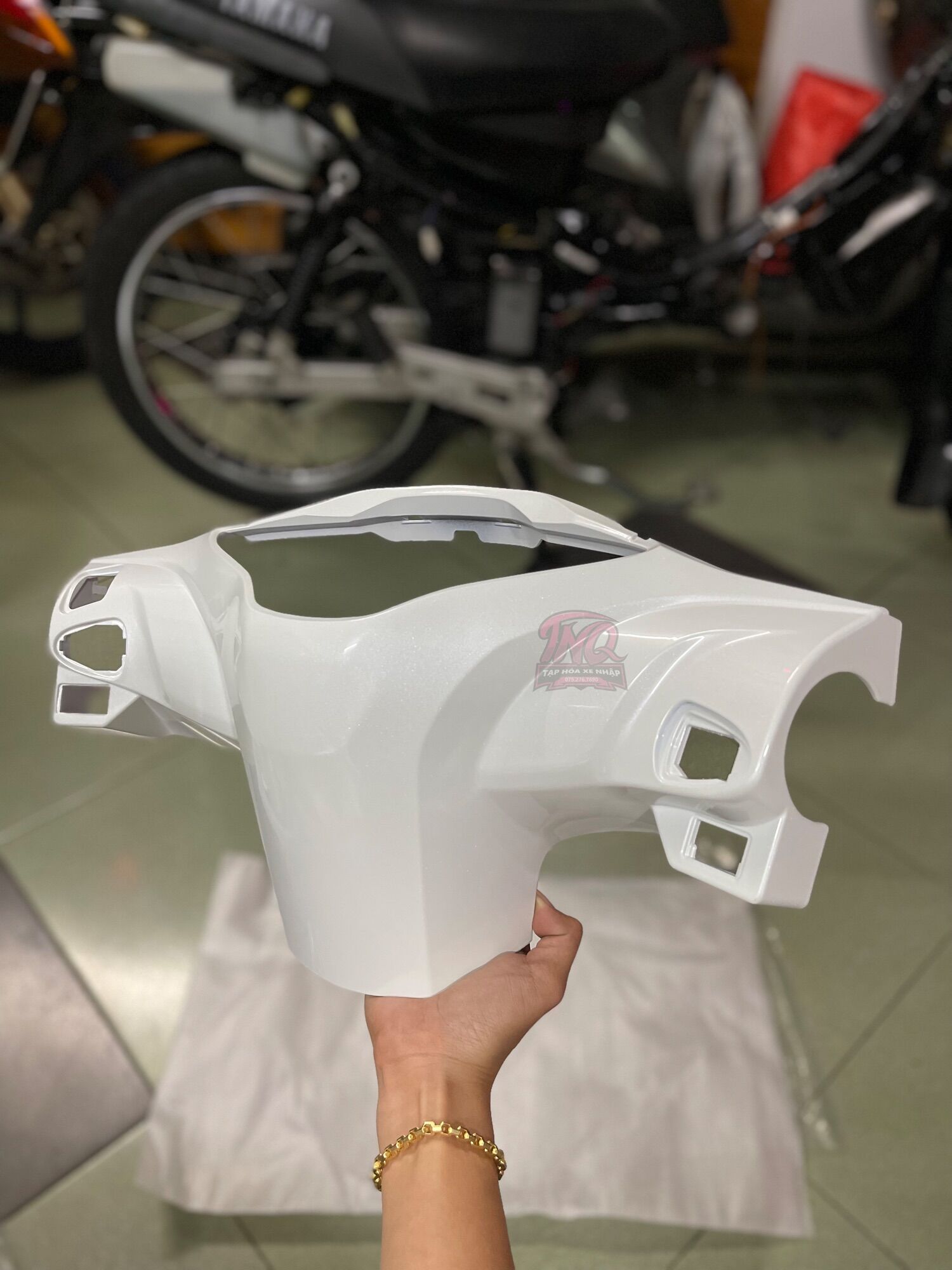 Bợ cổ ốp tay lái Future Led Trắng