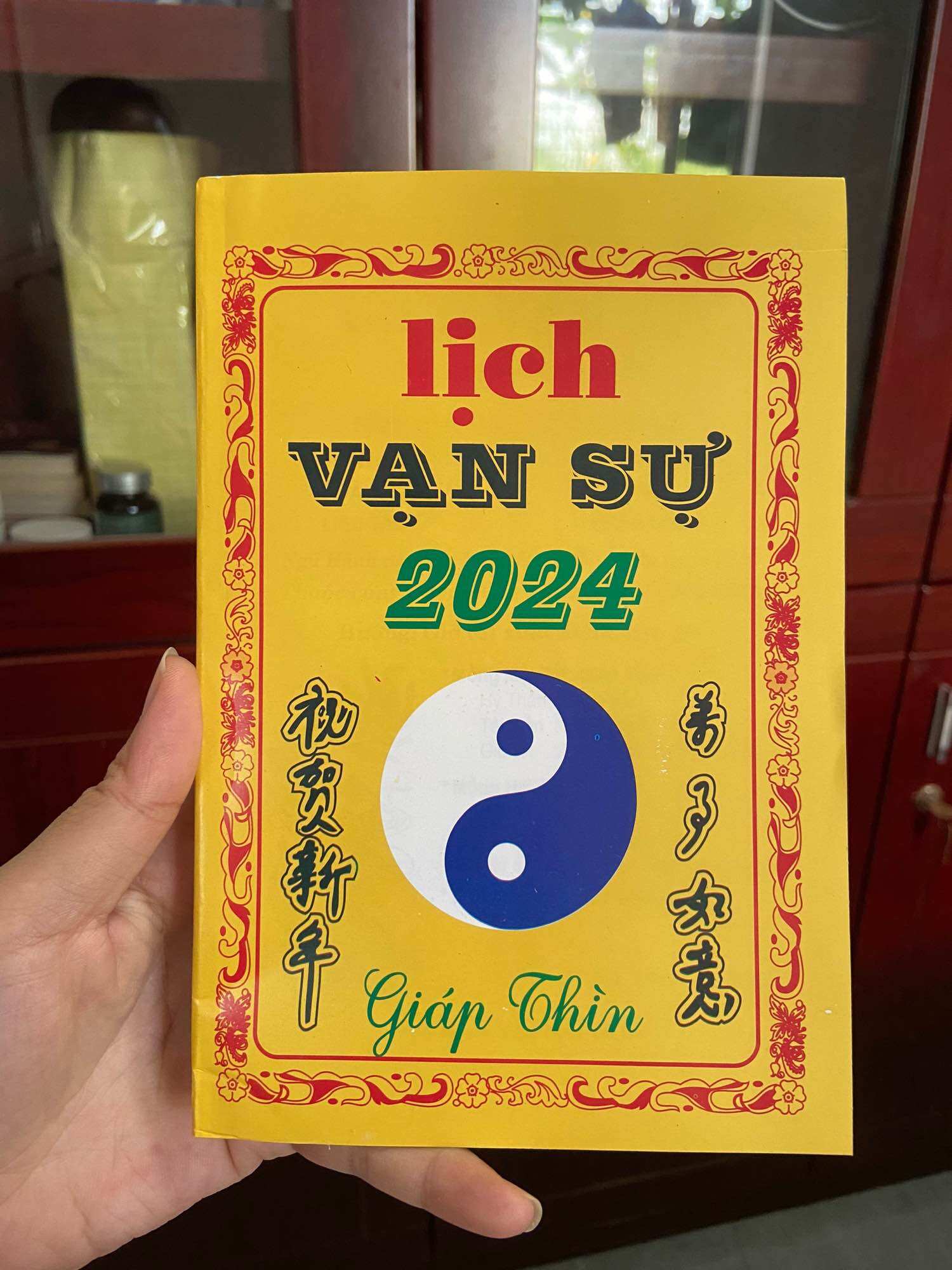 Sách - Lịch vạn sự năm 2024