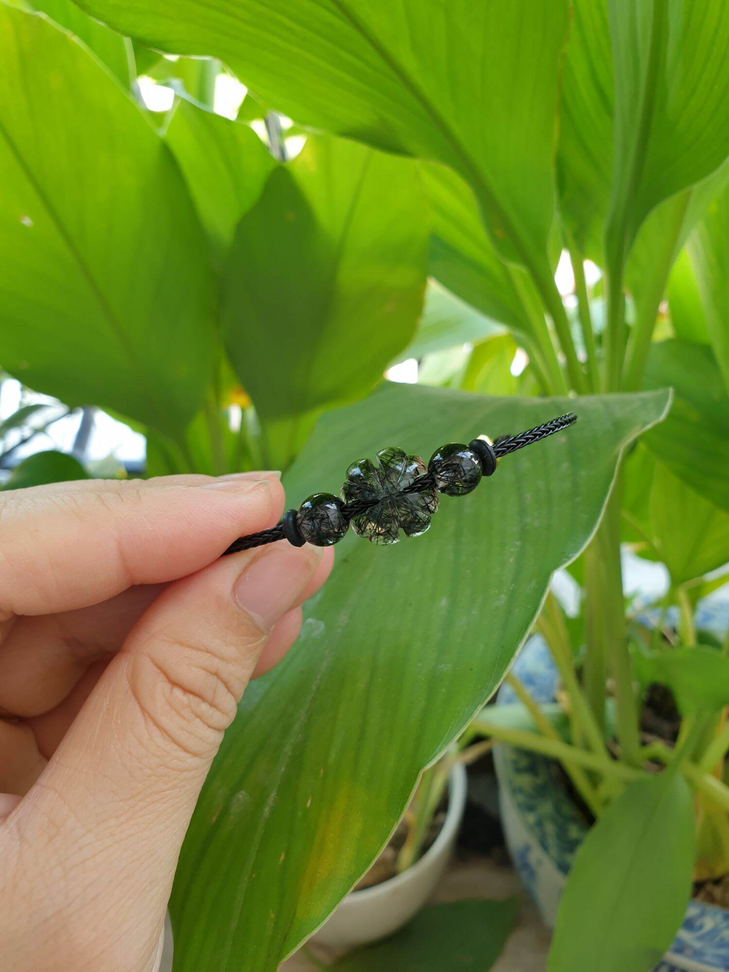 Vòng tay cỏ 4 lá thạch anh tóc đen