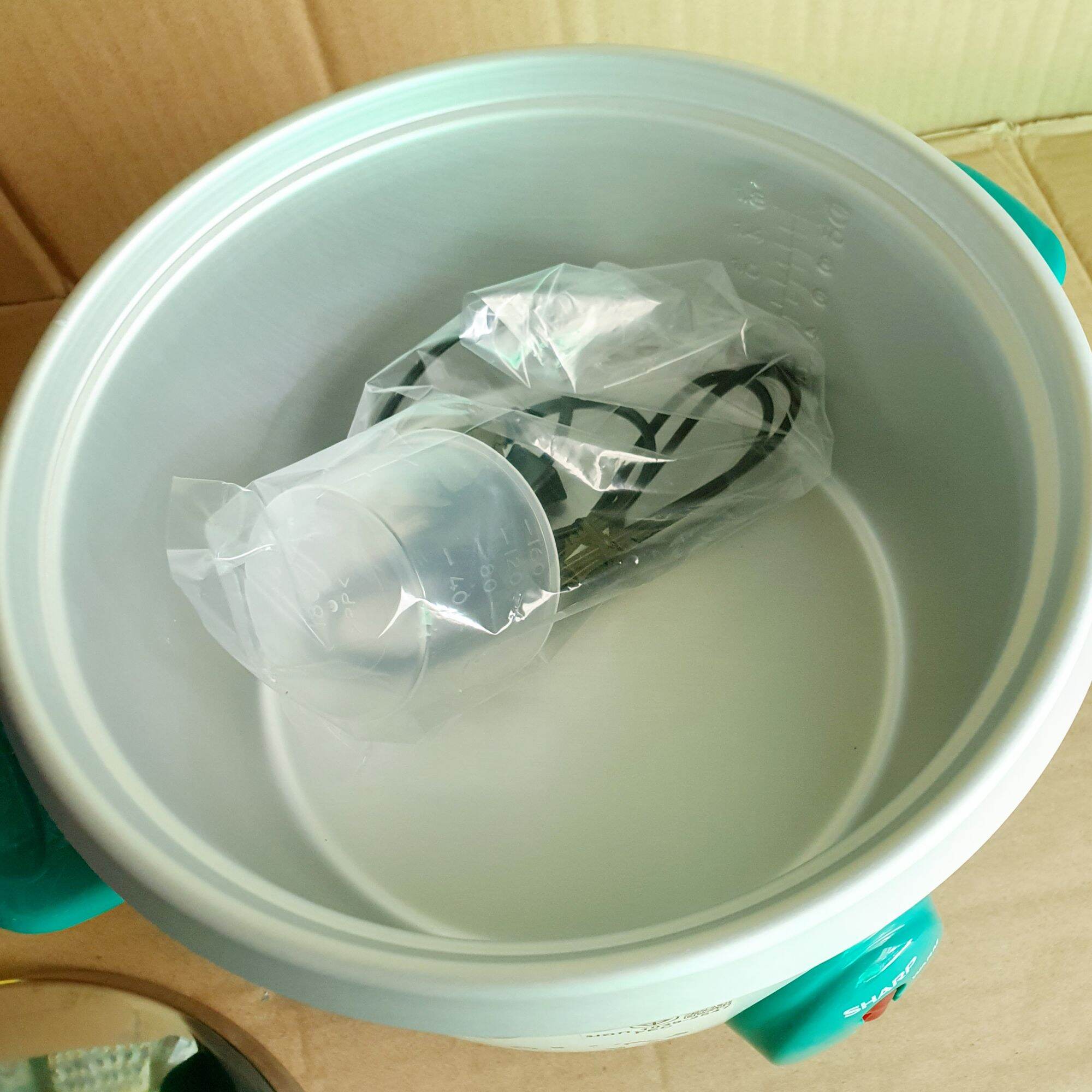 Nồi cơm điện Sharp 1,1l. 1,8l